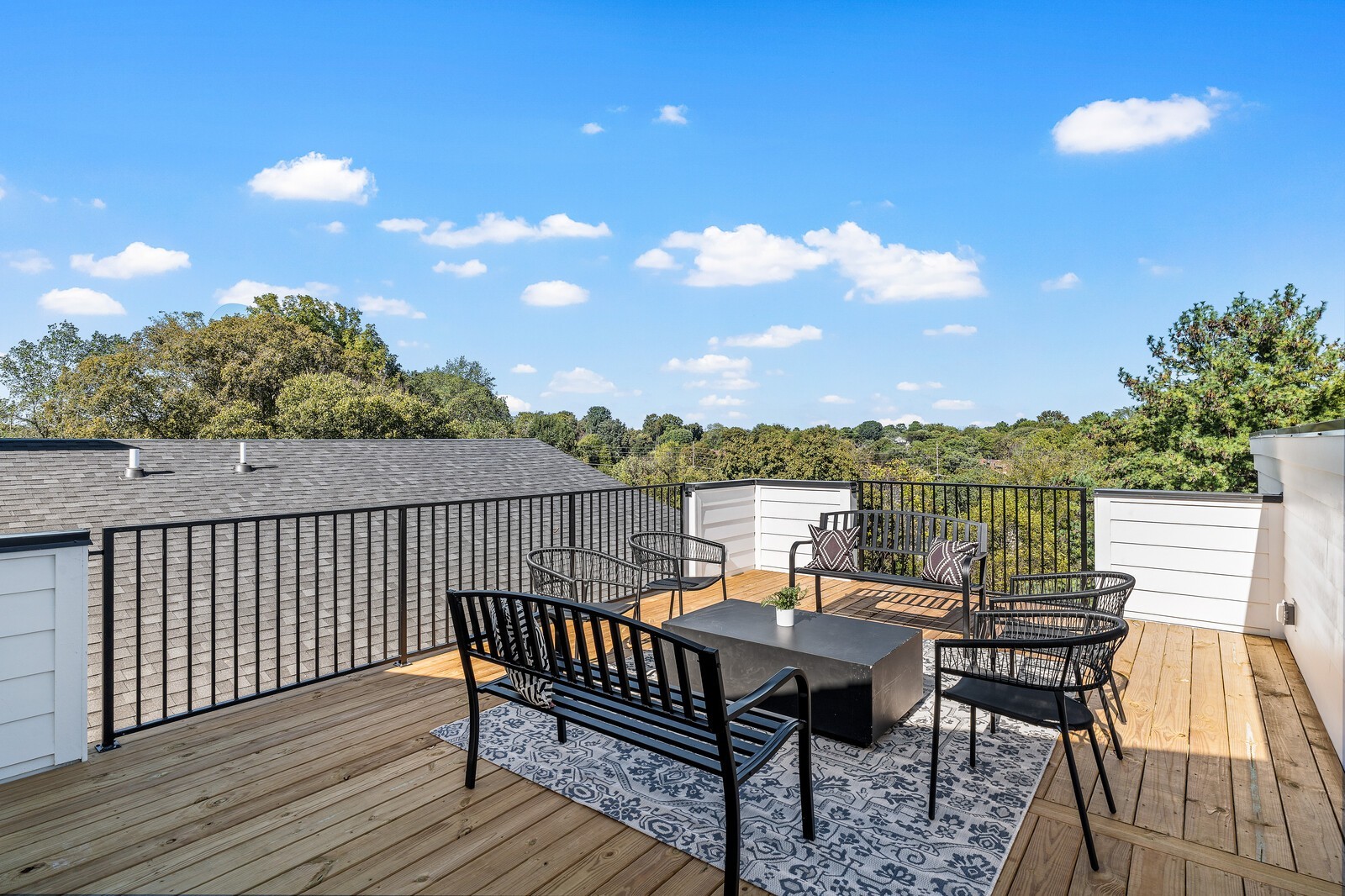 Nashville, Tennessee, 37206, United States, 4 Bedrooms Bedrooms, ,7 BathroomsBathrooms,Residential,For Sale,1989518