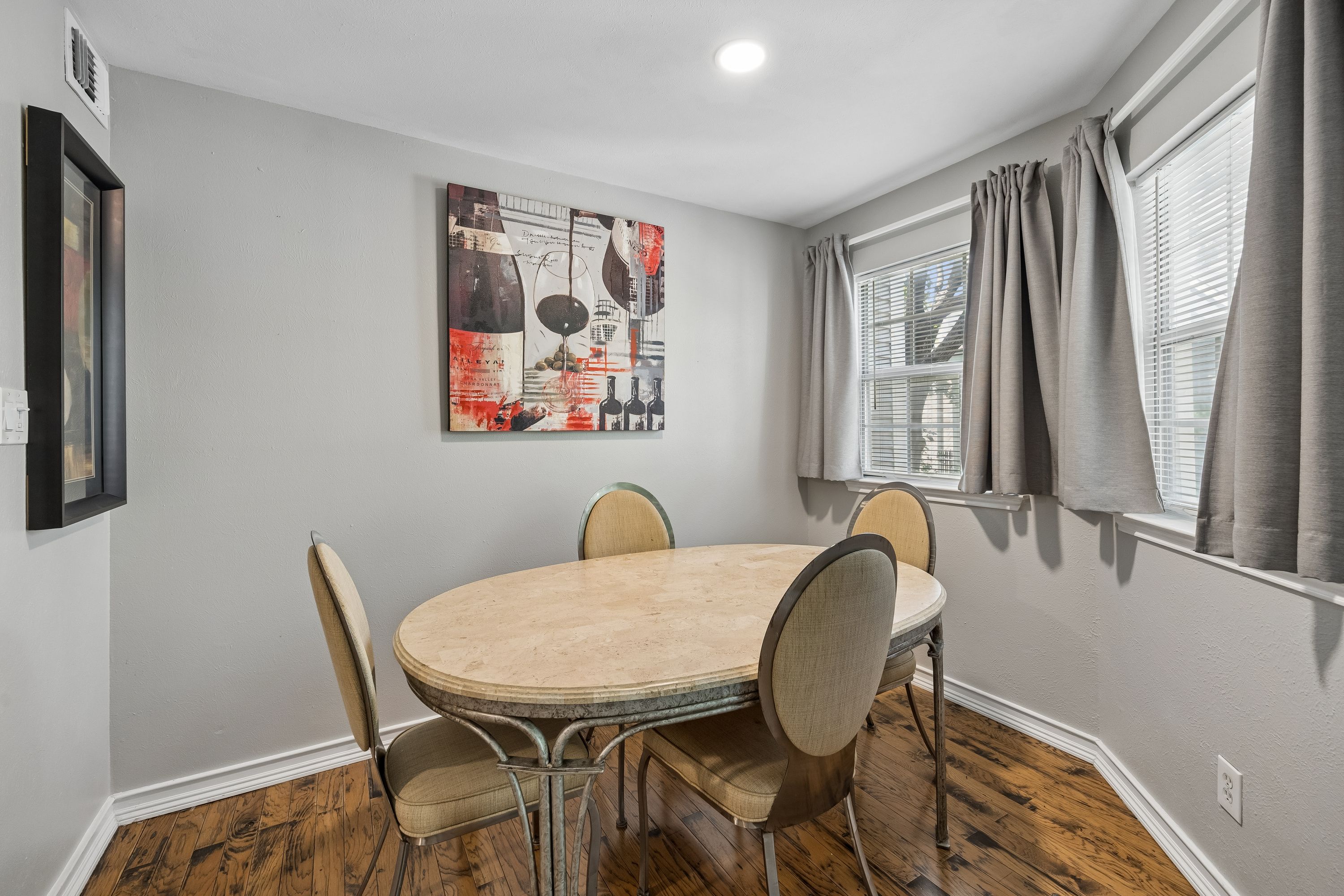  Two-story Bryan Place loft with quick access to Downtown Dallas. - 物件實景