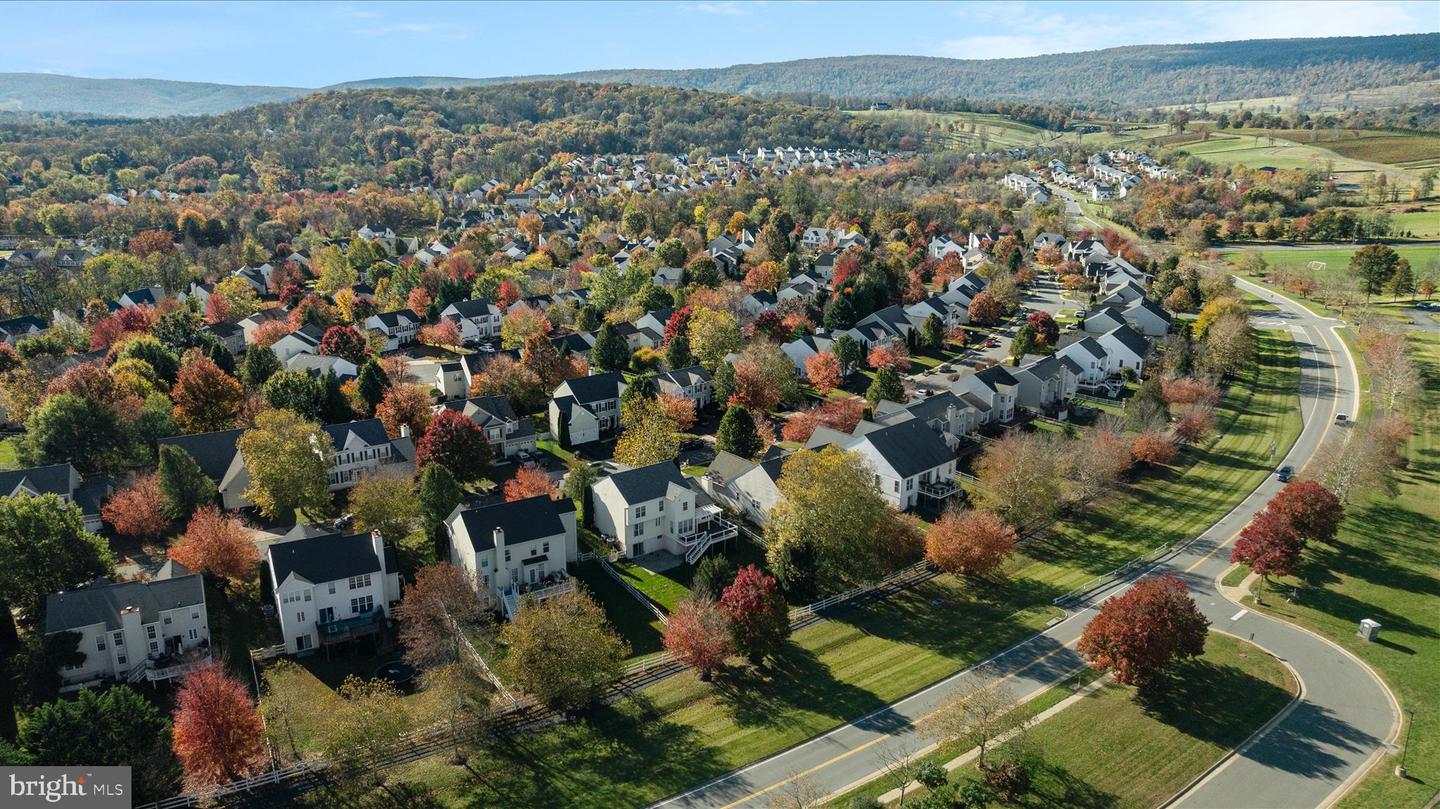Round Hill, Virginia, 20141, United States, 4 Bedrooms Bedrooms, ,4 BathroomsBathrooms,Residential,For Sale,1987727