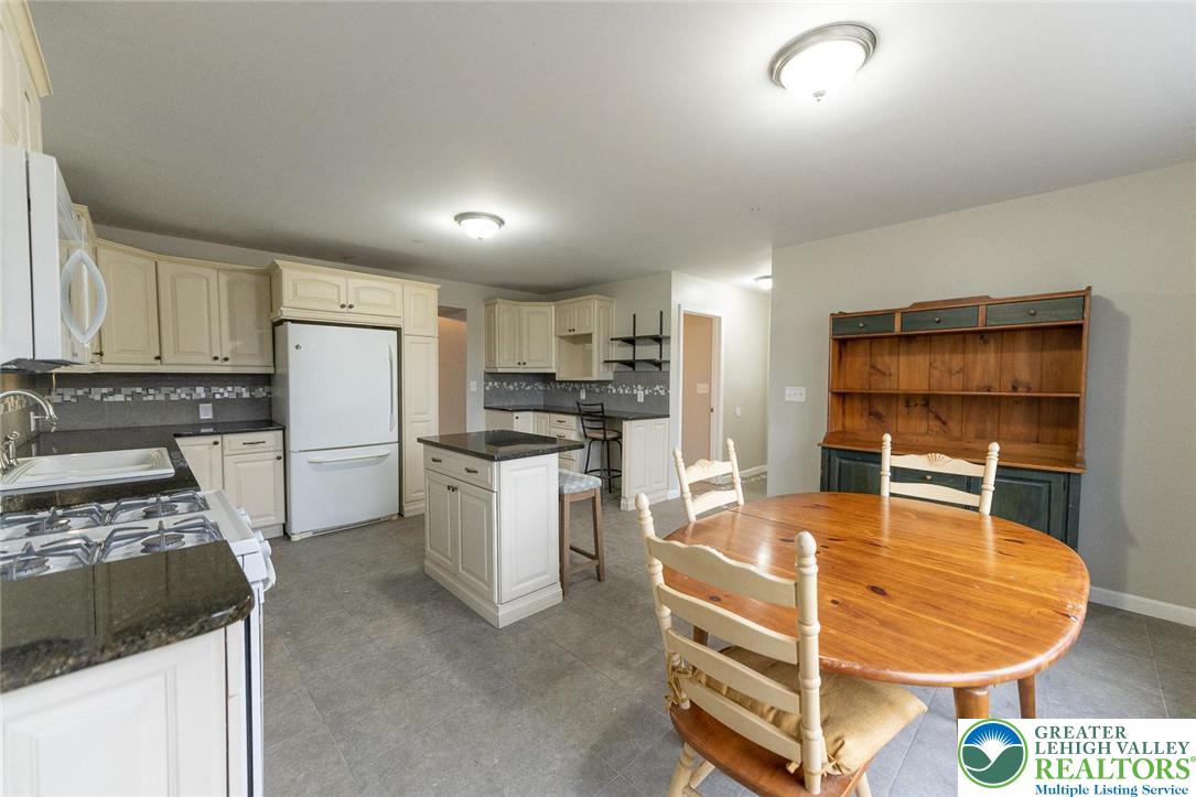 Bethlehem Twp, Pennsylvania, 18020, United States, 4 Bedrooms Bedrooms, ,3 BathroomsBathrooms,Residential,For Sale,1895481