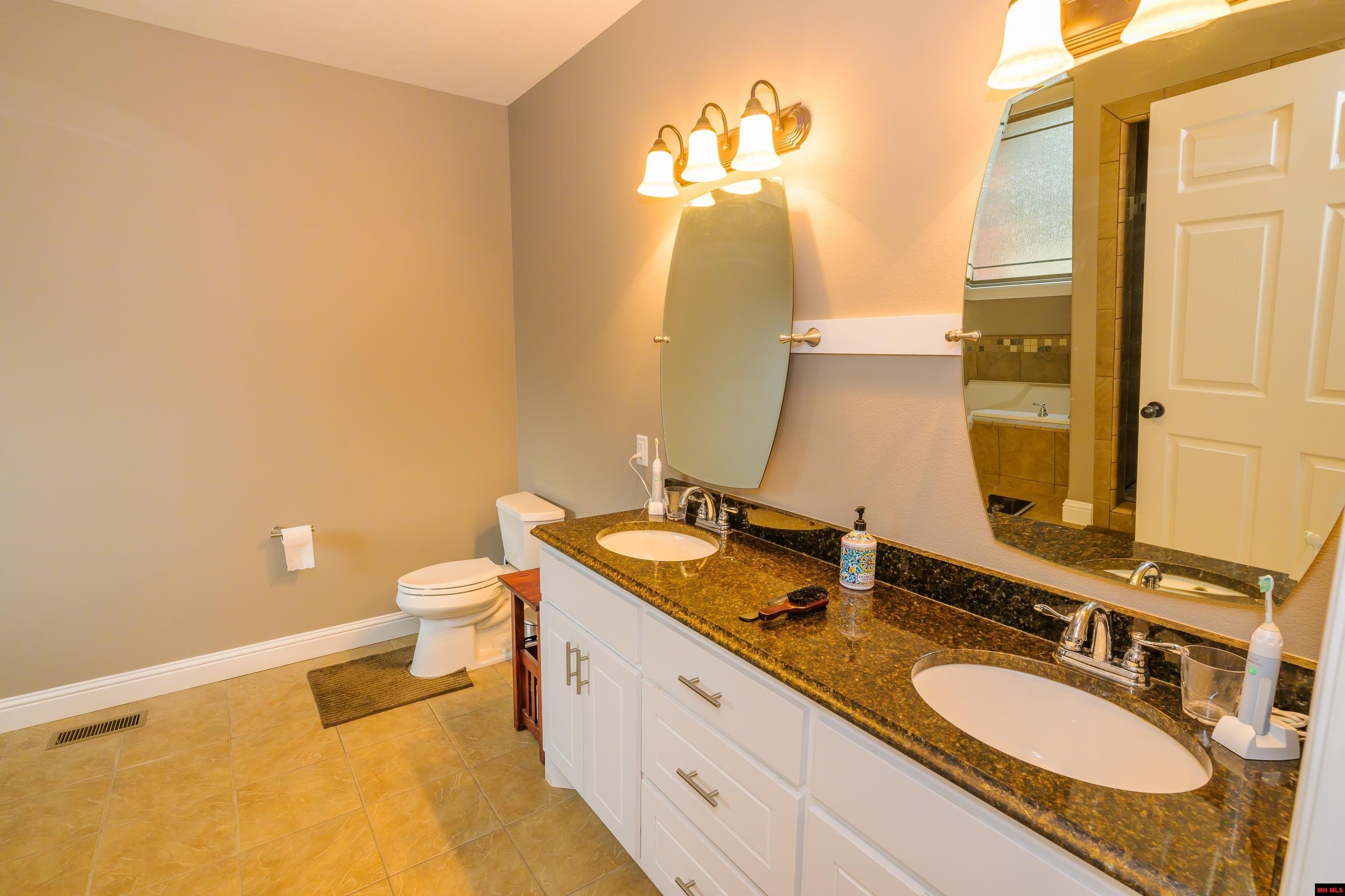 Mountain Home, Arkansas, 72653, United States, 3 Bedrooms Bedrooms, ,2 BathroomsBathrooms,Residential,For Sale,2033184