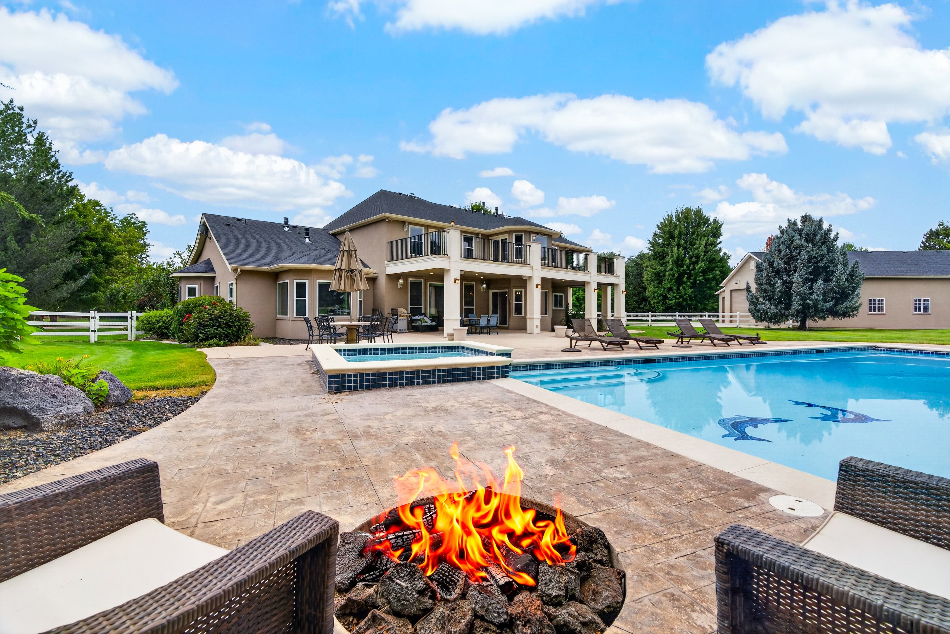  Exceptional Eagle Property - 物件實景