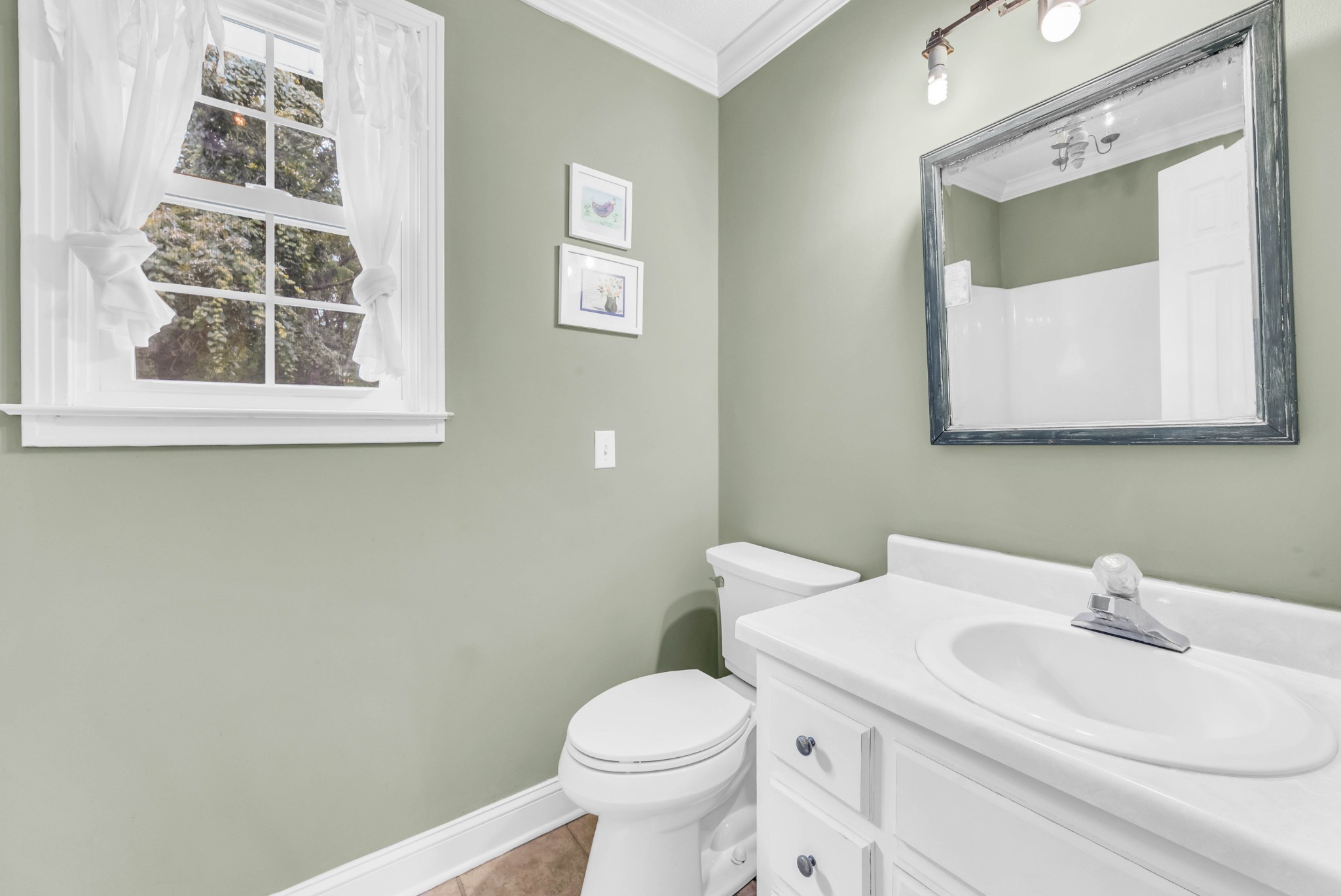 Clarksville, Tennessee, 37040, United States, 3 Bedrooms Bedrooms, ,4 BathroomsBathrooms,Residential,For Sale,2010439