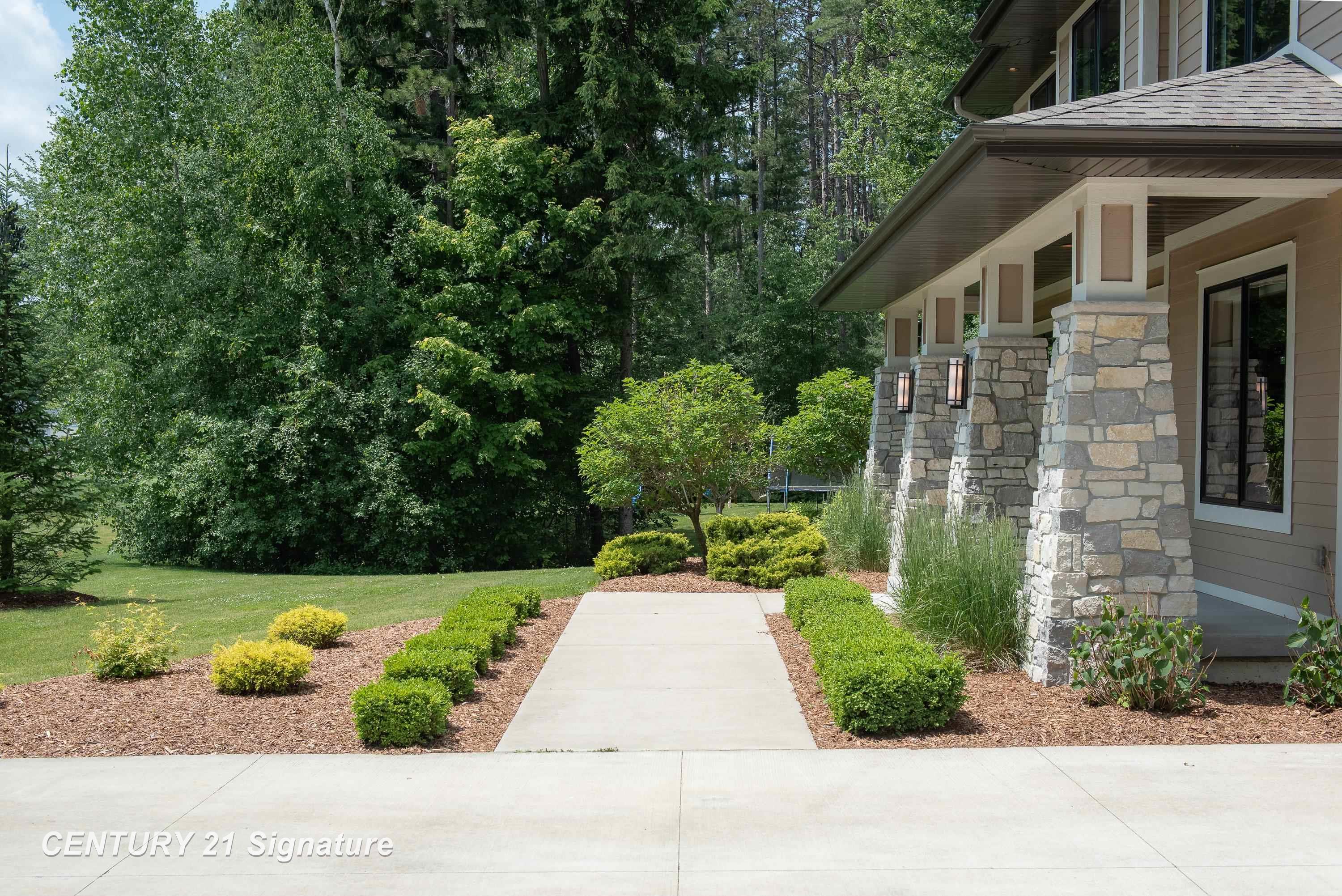 Midland, Michigan, 48642, United States, 4 Bedrooms Bedrooms, ,5 BathroomsBathrooms,Residential,For Sale,1975618