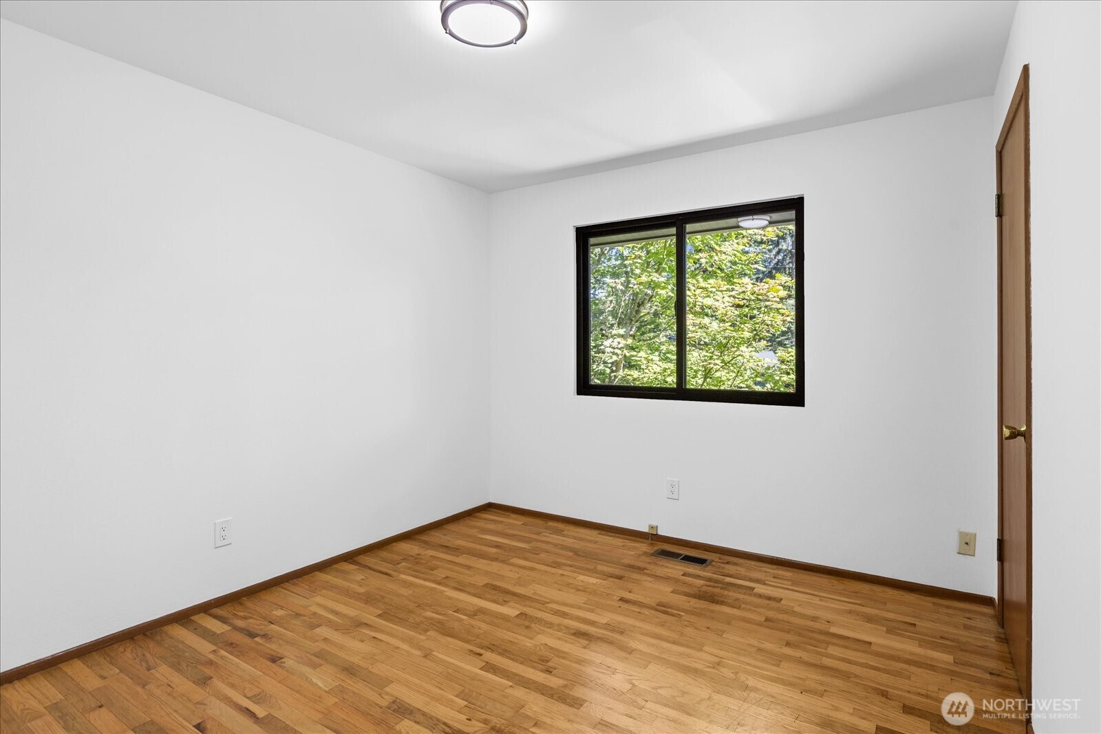 Edmonds, Washington, 98026, United States, 3 Bedrooms Bedrooms, ,1 BathroomBathrooms,Residential,For Sale,1950976