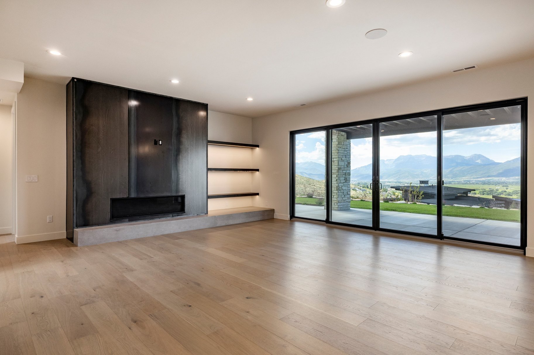  Upgraded Luxury Living with Panoramic Mountain Views - 物件實景