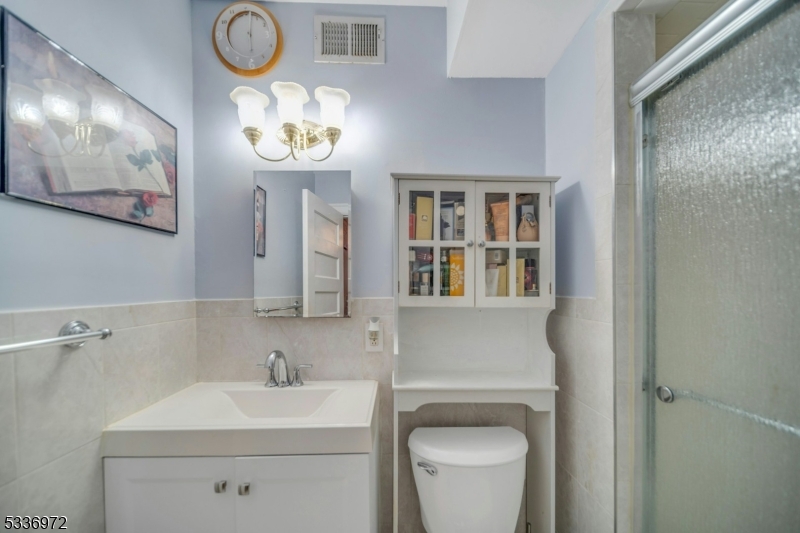 West Orange Twp., New Jersey, 07052, United States, 6 Bedrooms Bedrooms, ,4 BathroomsBathrooms,Residential,For Sale,1934575