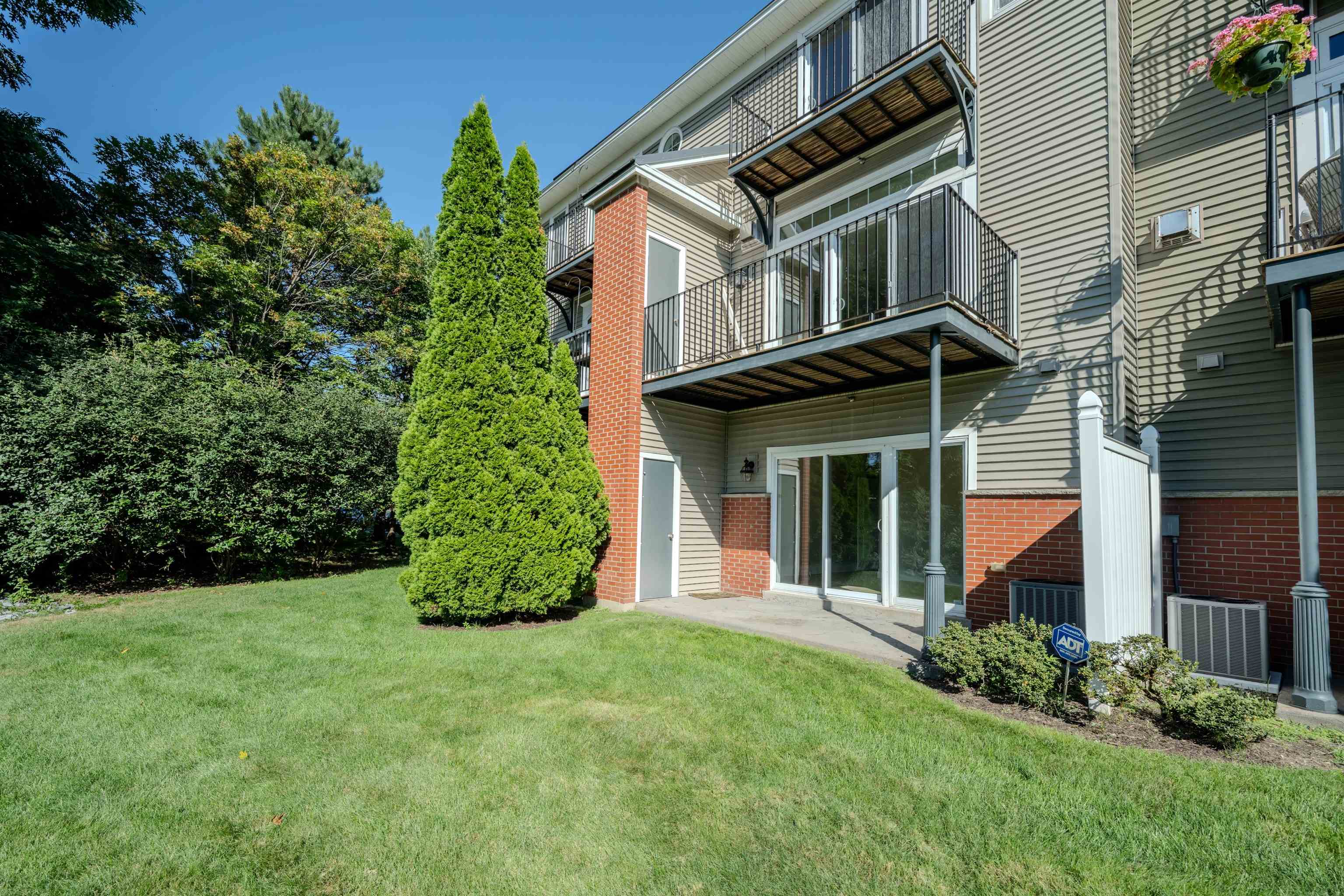 Manchester, New Hampshire, 03101, United States, 2 Bedrooms Bedrooms, ,1 BathroomBathrooms,Residential,For Sale,1933144