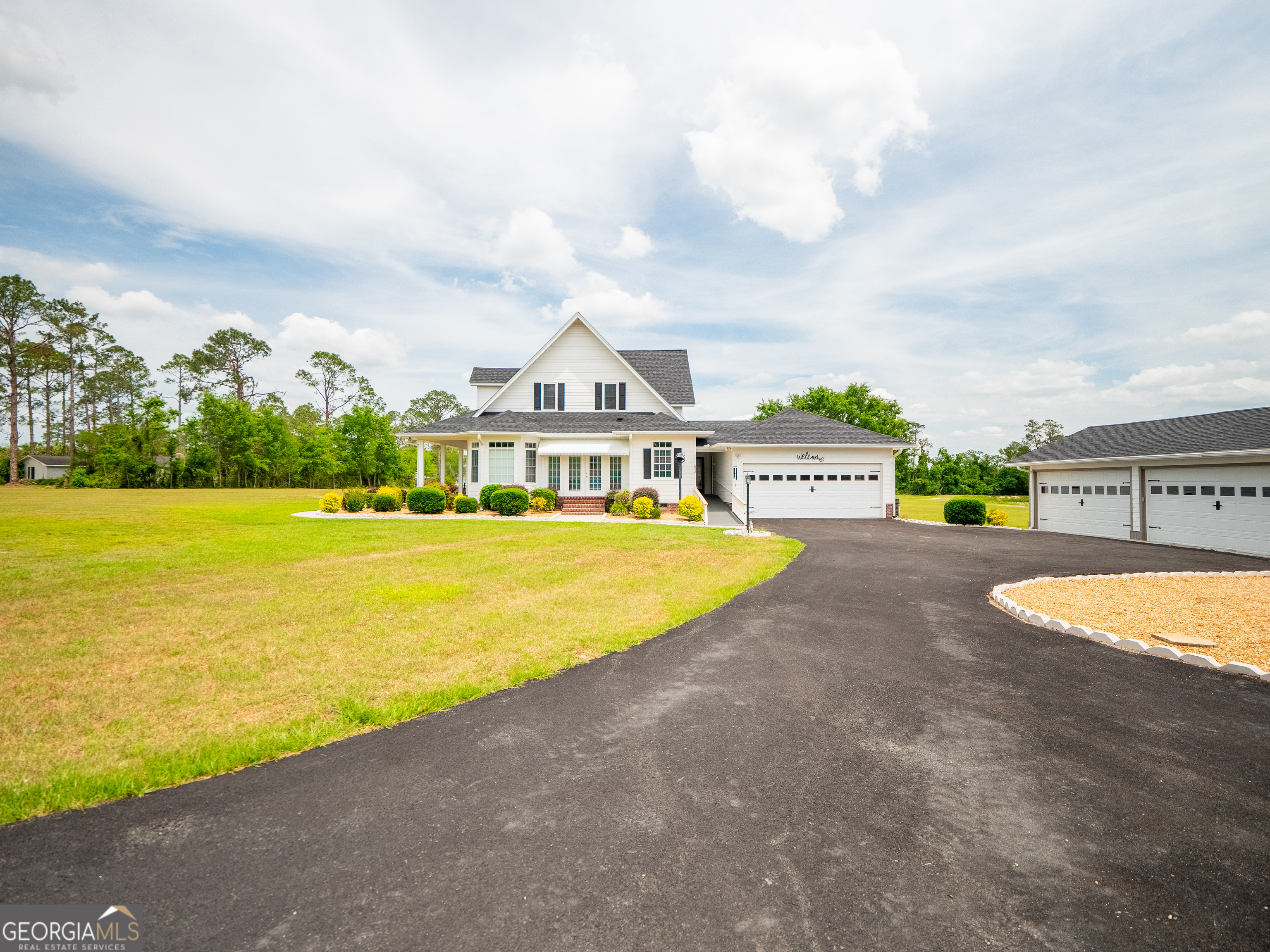 Valdosta, Georgia, 31601, United States, 3 Bedrooms Bedrooms, ,4 BathroomsBathrooms,Residential,For Sale,1836359