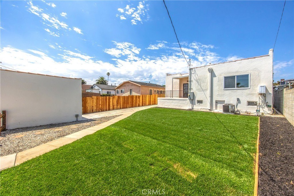 Los Angeles, California, 90043, United States, 3 Bedrooms Bedrooms, ,2 BathroomsBathrooms,Residential,For Sale,1933767