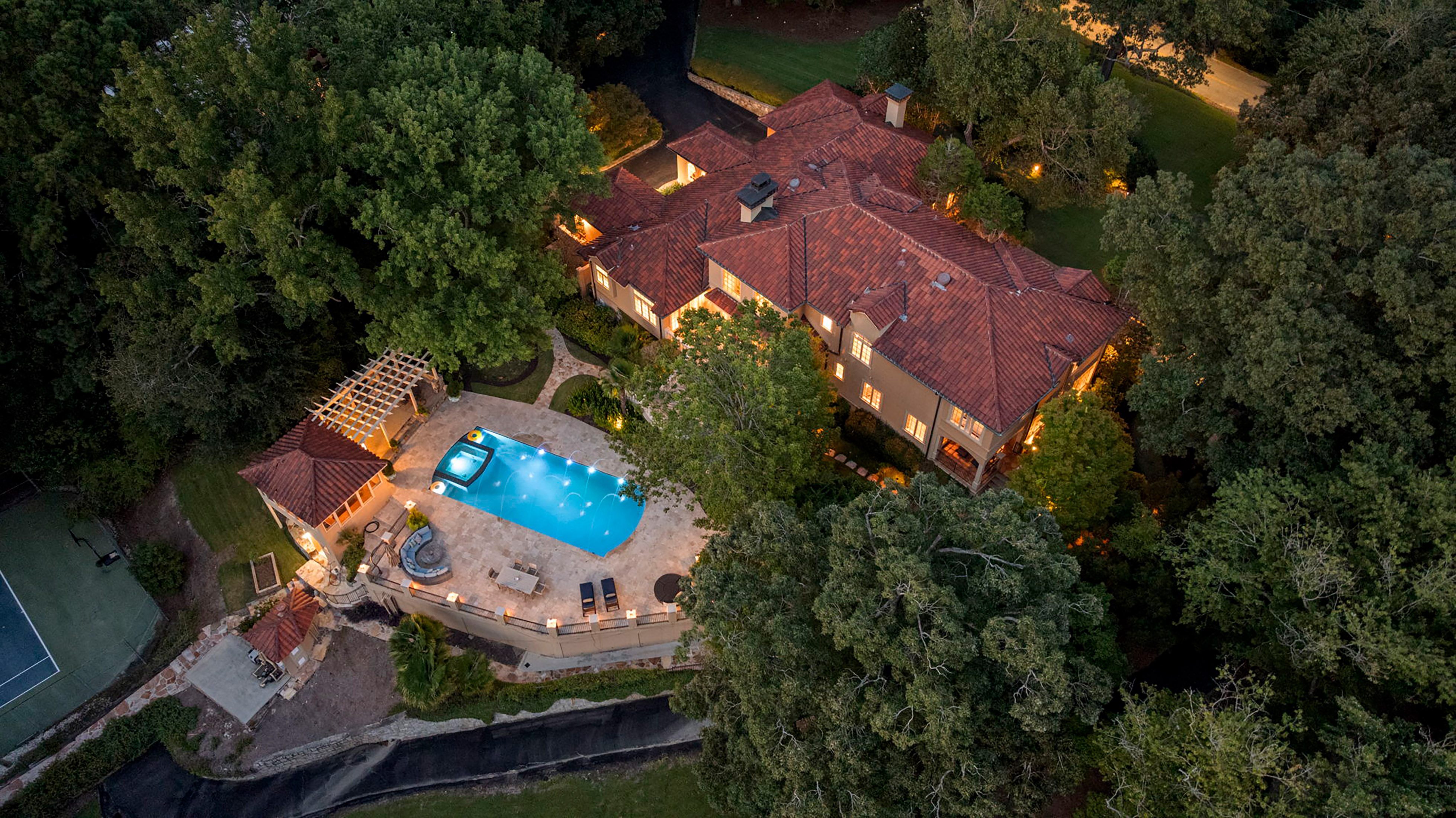  Remarkable Spanish-style Estate on 3.8+/- Private Acres - 物件實景