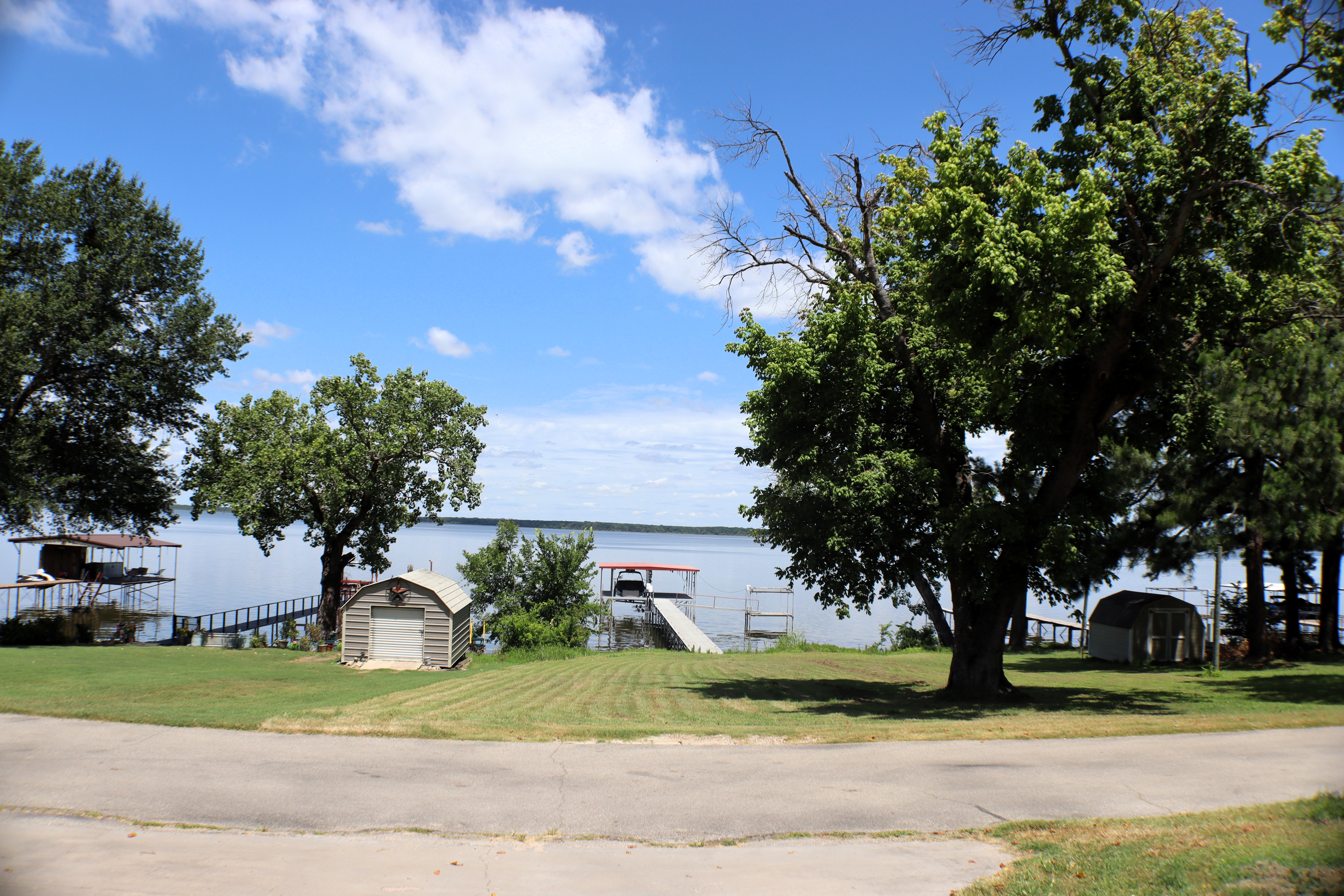 Quinlan, Texas, 75474, United States, 5 Bedrooms Bedrooms, ,4 BathroomsBathrooms,Residential,For Sale,1978468