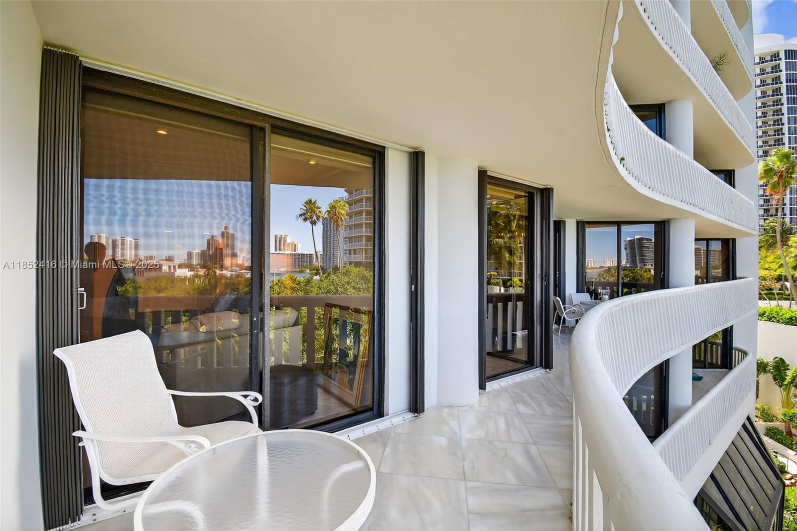 Aventura, Florida, 33160, United States, 2 Bedrooms Bedrooms, ,2 BathroomsBathrooms,Residential,For Sale,1908506