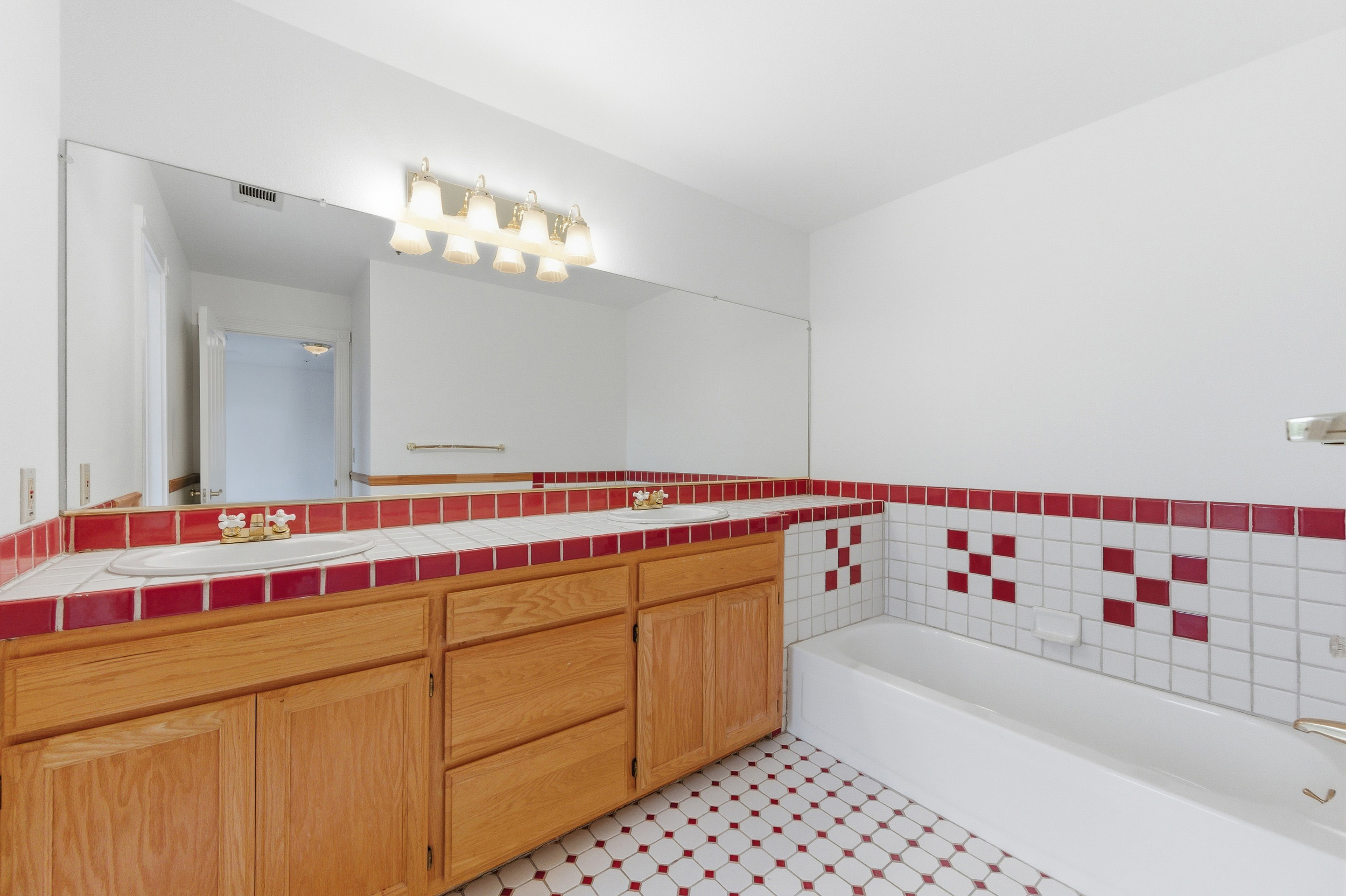  Classic Charm and Comfortable Living - 物件實景