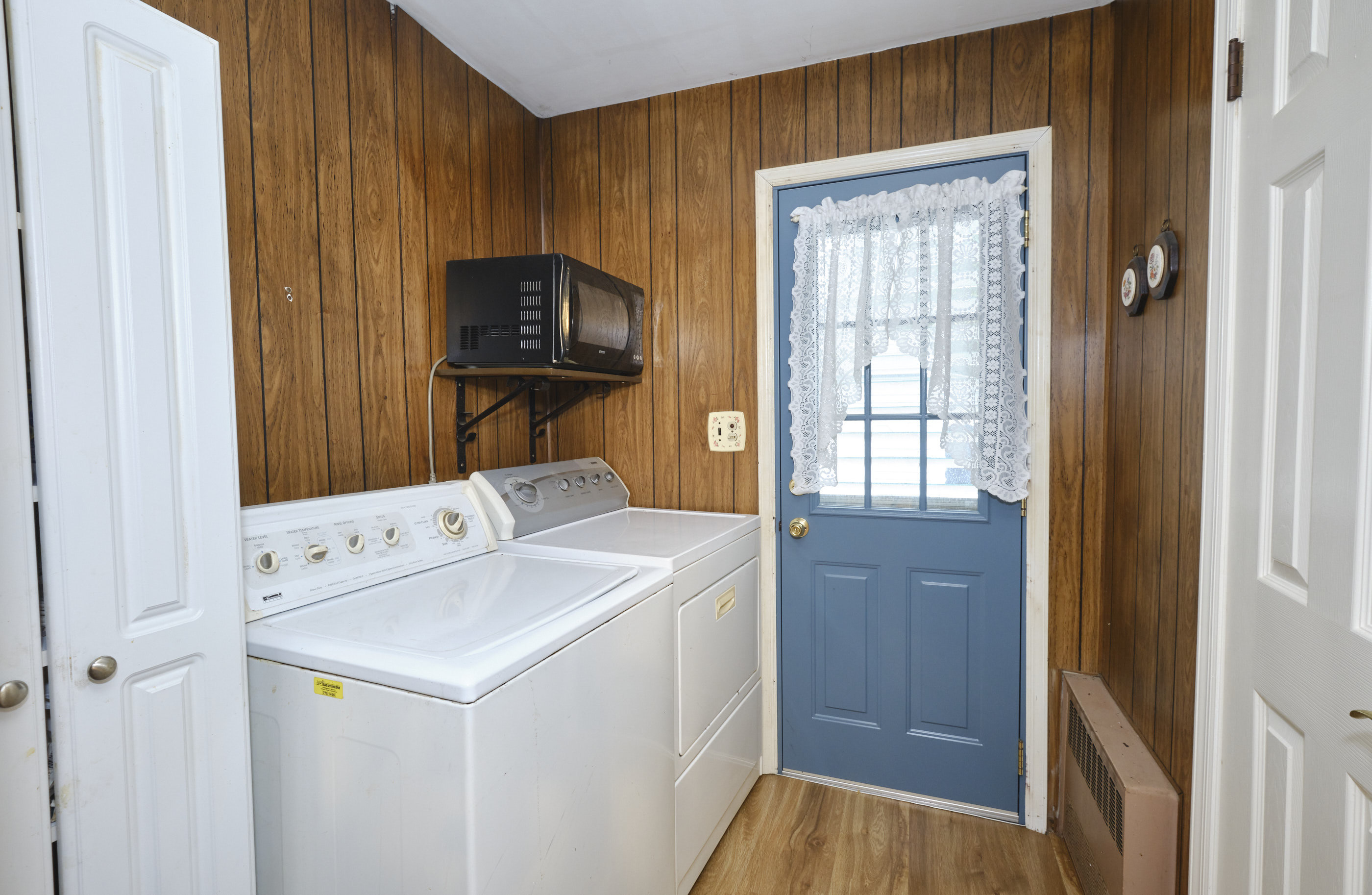 Floral Park, New York, 11001, United States, 3 Bedrooms Bedrooms, ,2 BathroomsBathrooms,Residential,For Sale,1974847