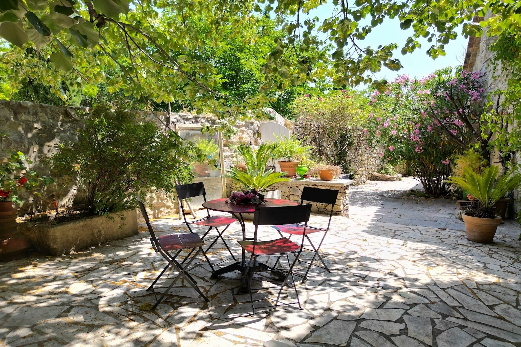  Character property with guest house and pool, nestled in unspoilt nature near U… - 物件實景