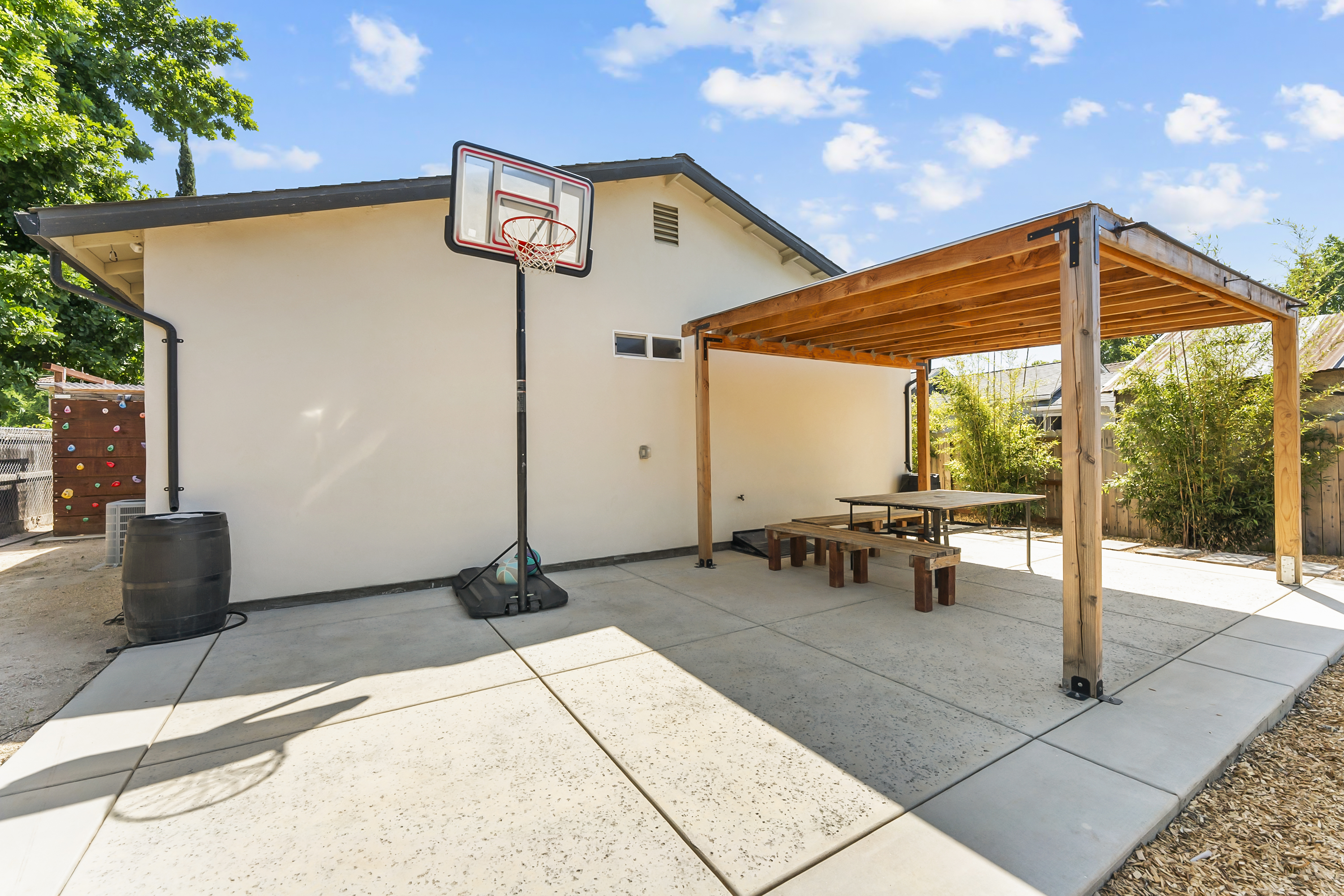  5060 Mendocino Boulevard, Sacramento, CA 95820 - 物件實景