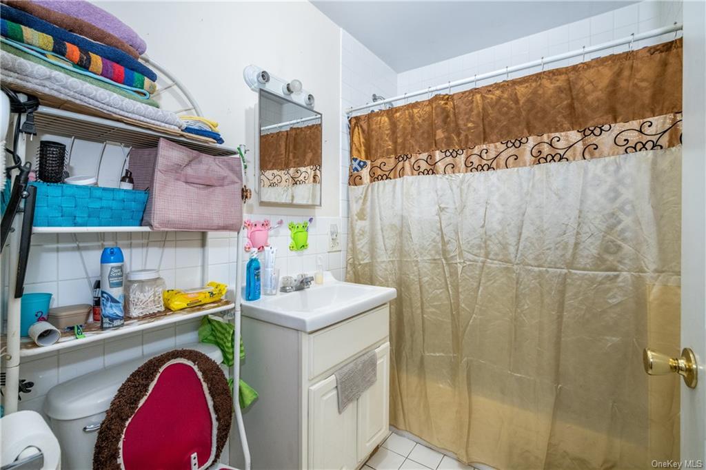 Bronx, New York, 10461, United States, 9 Bedrooms Bedrooms, ,Residential,For Sale,1977043