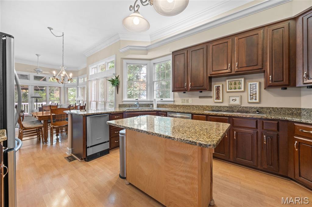 Chesterfield, Missouri, 63017, United States, 3 Bedrooms Bedrooms, ,4 BathroomsBathrooms,Residential,For Sale,1890003