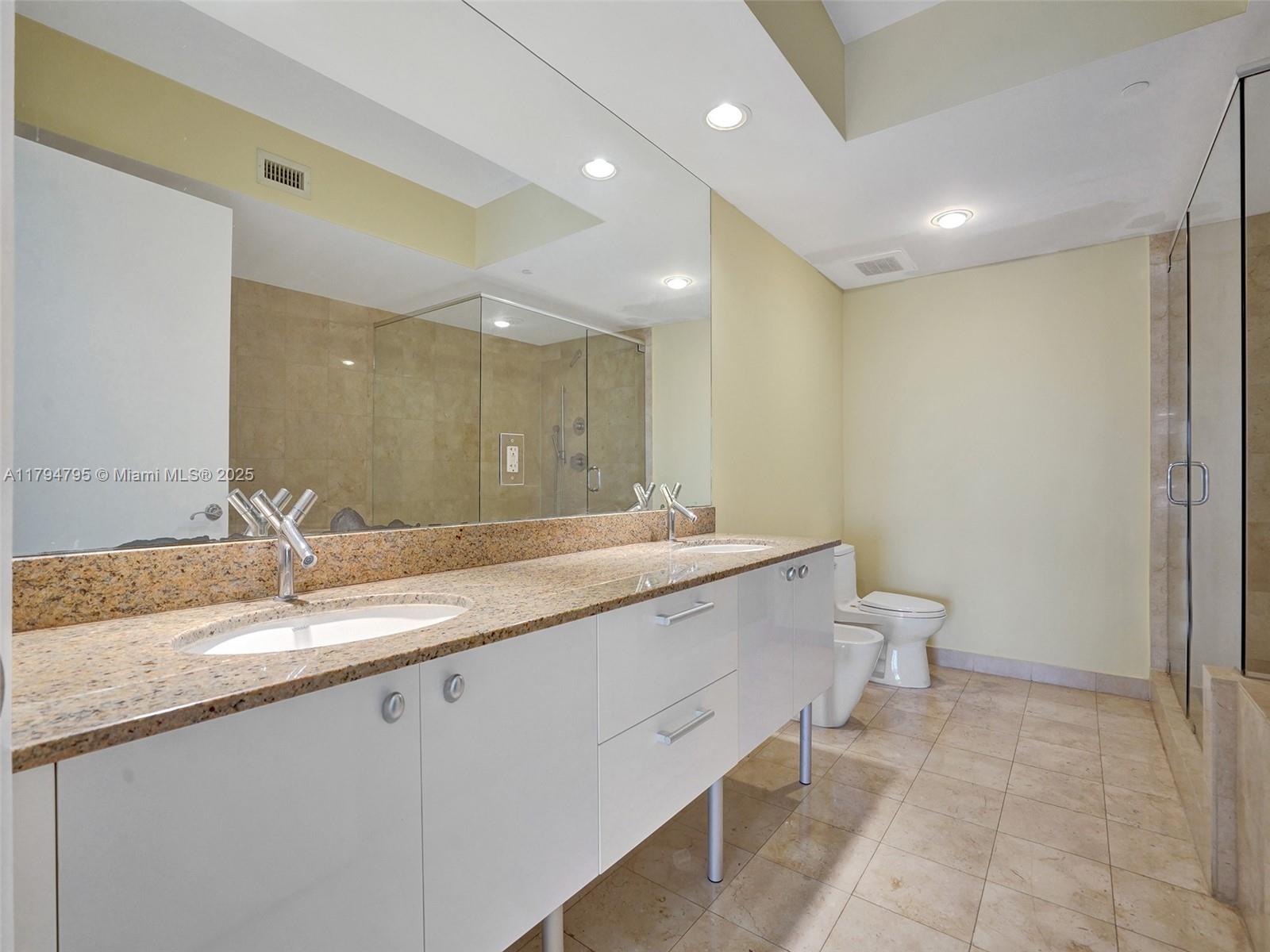 Sunny Isles Beach, Florida, 33160, United States, 2 Bedrooms Bedrooms, ,3 BathroomsBathrooms,Residential,For Sale,1794345