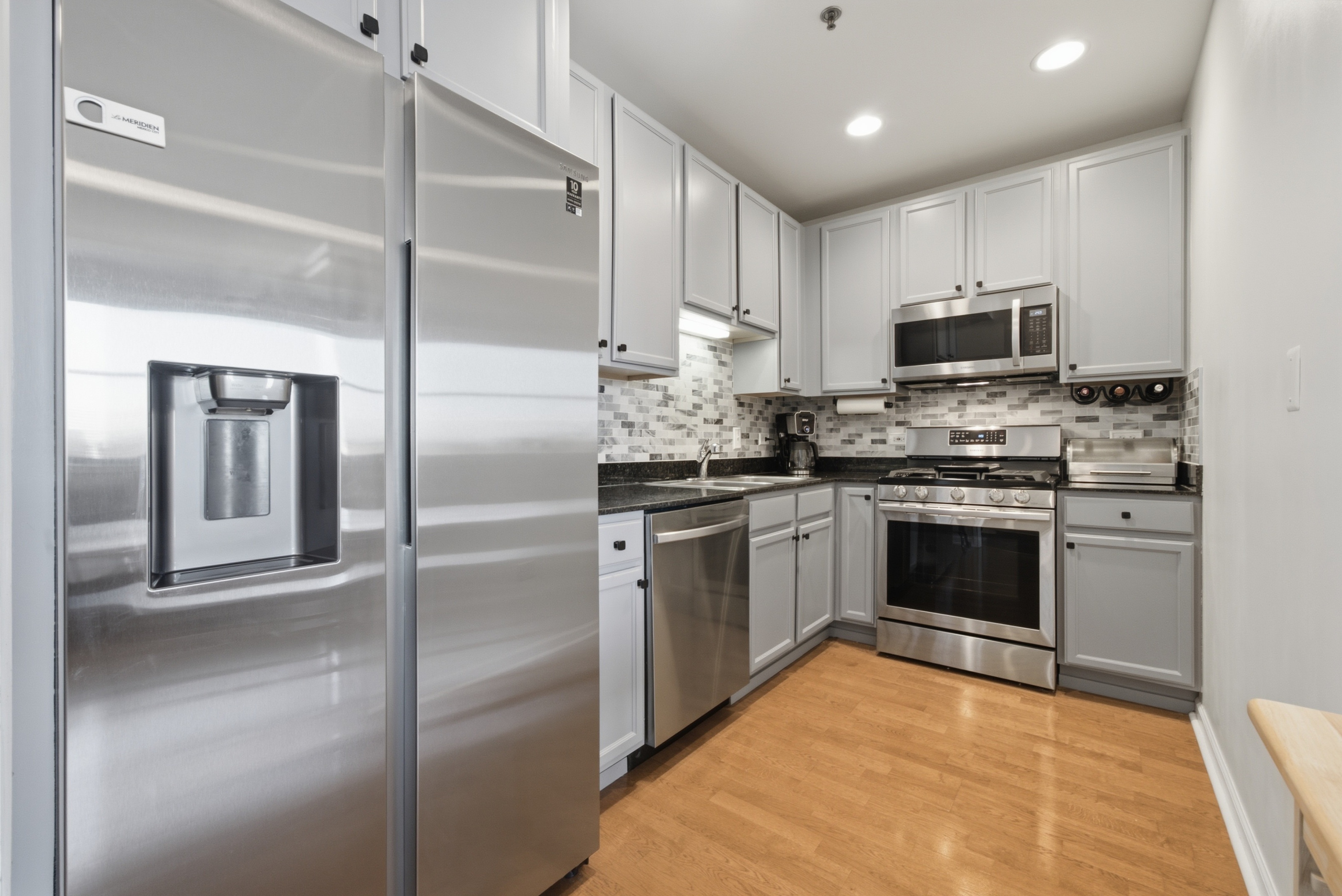  Enjoy the Best of City Living in this Bright, High-floor 2 Bedroom, 1 Bath Condo - 物件實景
