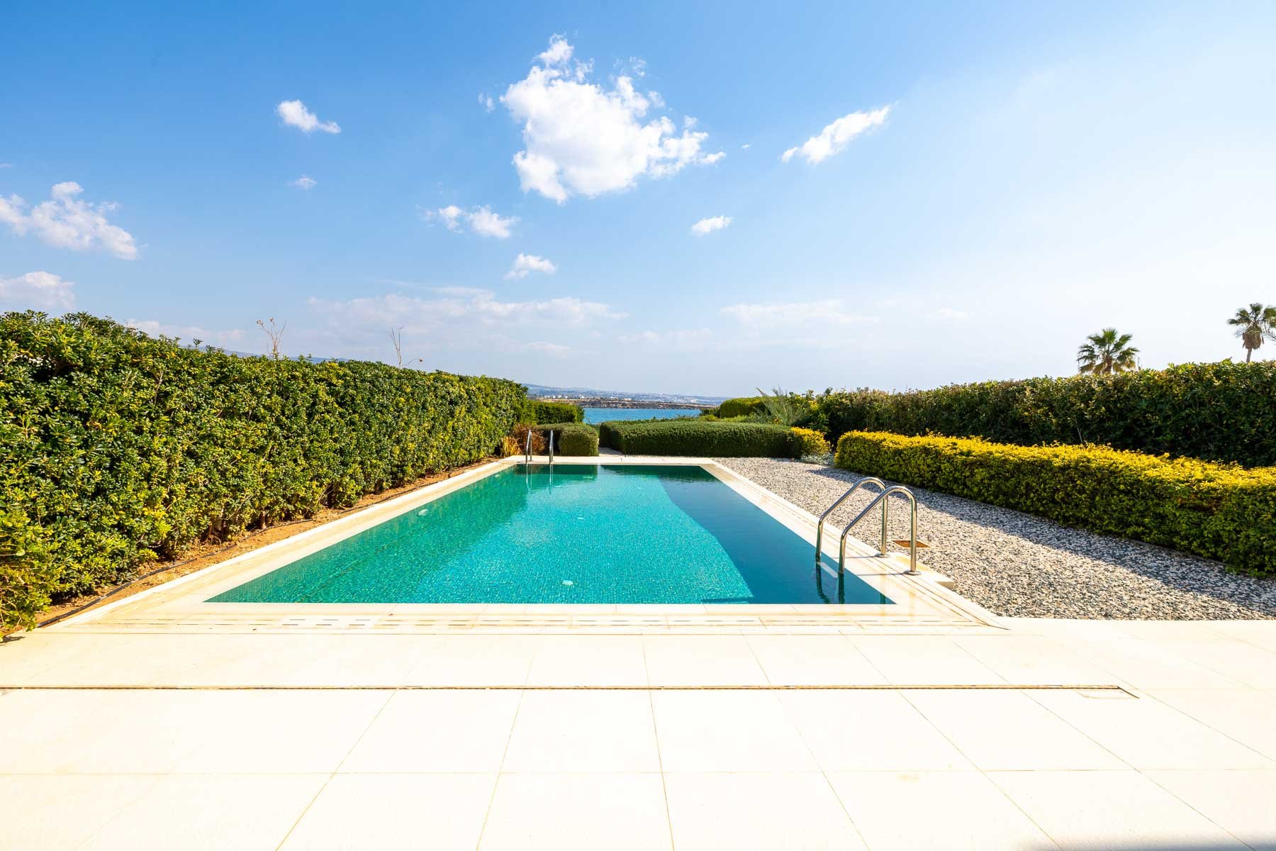  Beachfront Living: Five-Bedroom Villa with Private Pool in Coral Bay - 物件實景