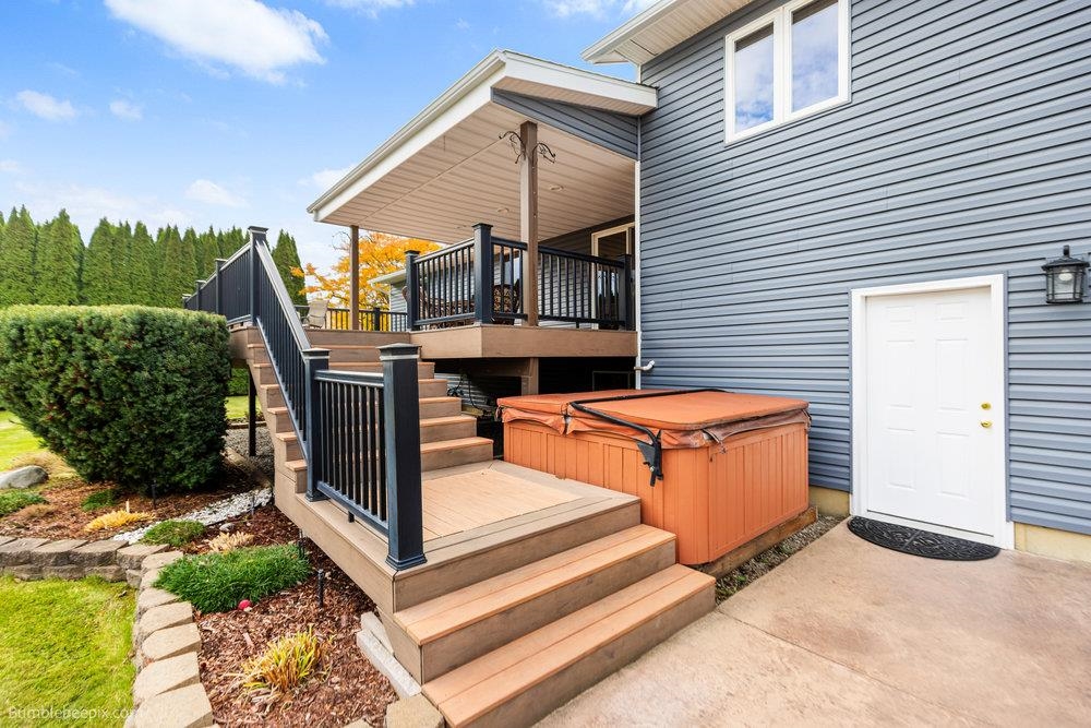 Newman Lake, Washington, 99025, United States, 4 Bedrooms Bedrooms, ,2 BathroomsBathrooms,Residential,For Sale,1987329