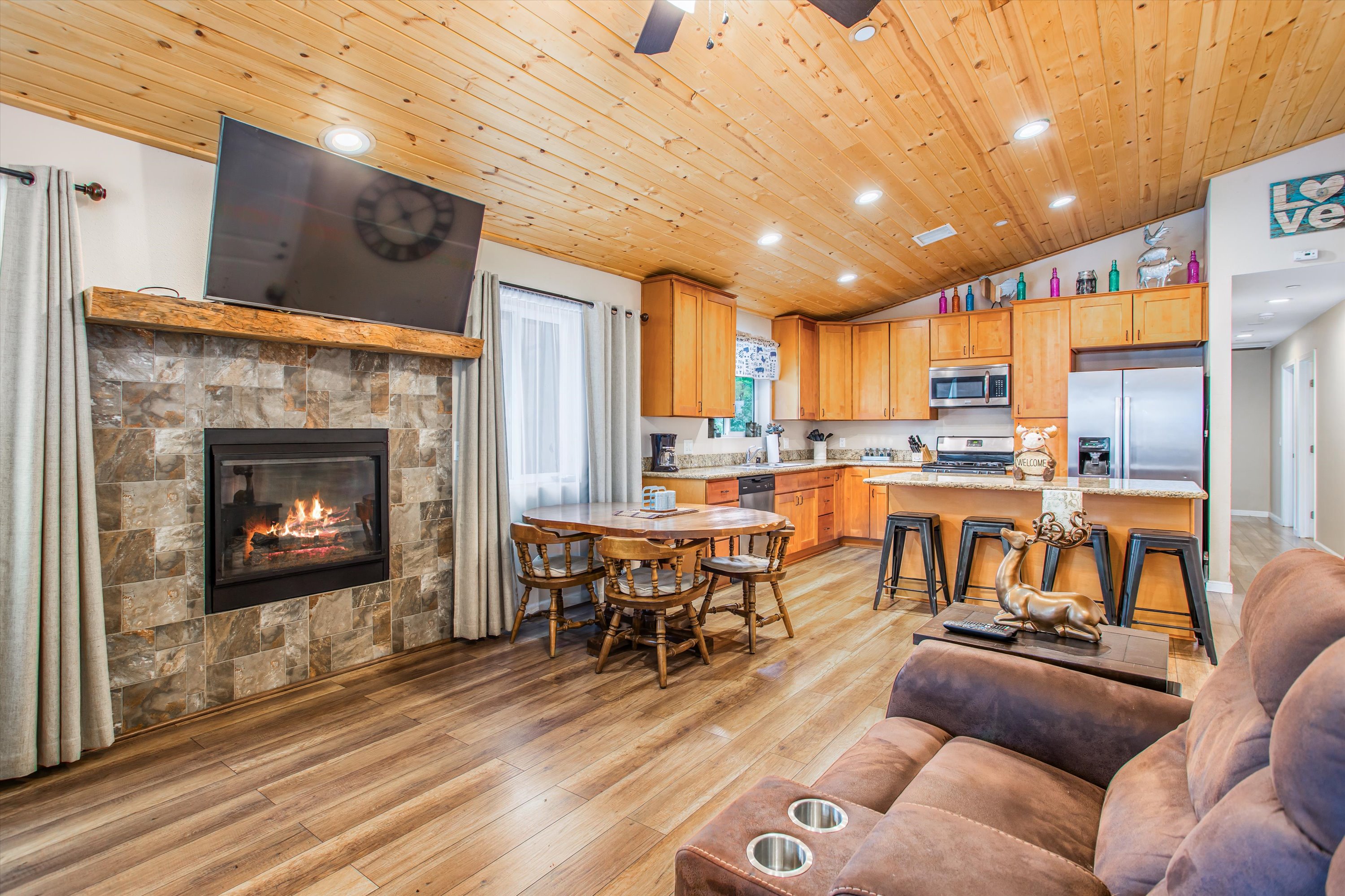 Sugarloaf, California, 92386, United States, 4 Bedrooms Bedrooms, ,2 BathroomsBathrooms,Residential,For Sale,1848559