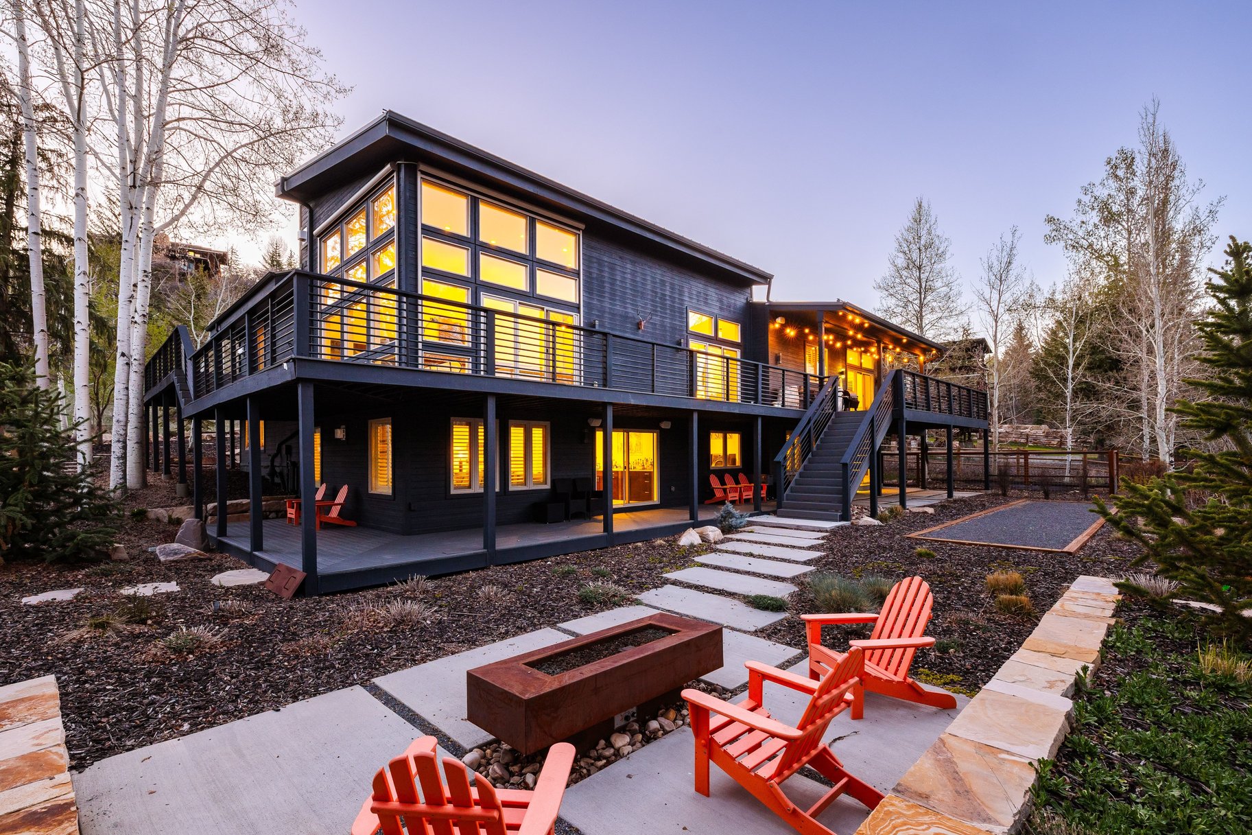  Light Filled Open Floor Plan with Great Outdoor Space - 物件實景