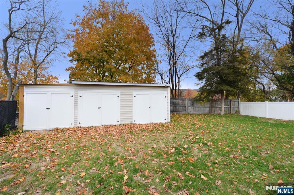 Mahwah, New Jersey, 07430, United States, 4 Bedrooms Bedrooms, ,3 BathroomsBathrooms,Residential,For Sale,1989324