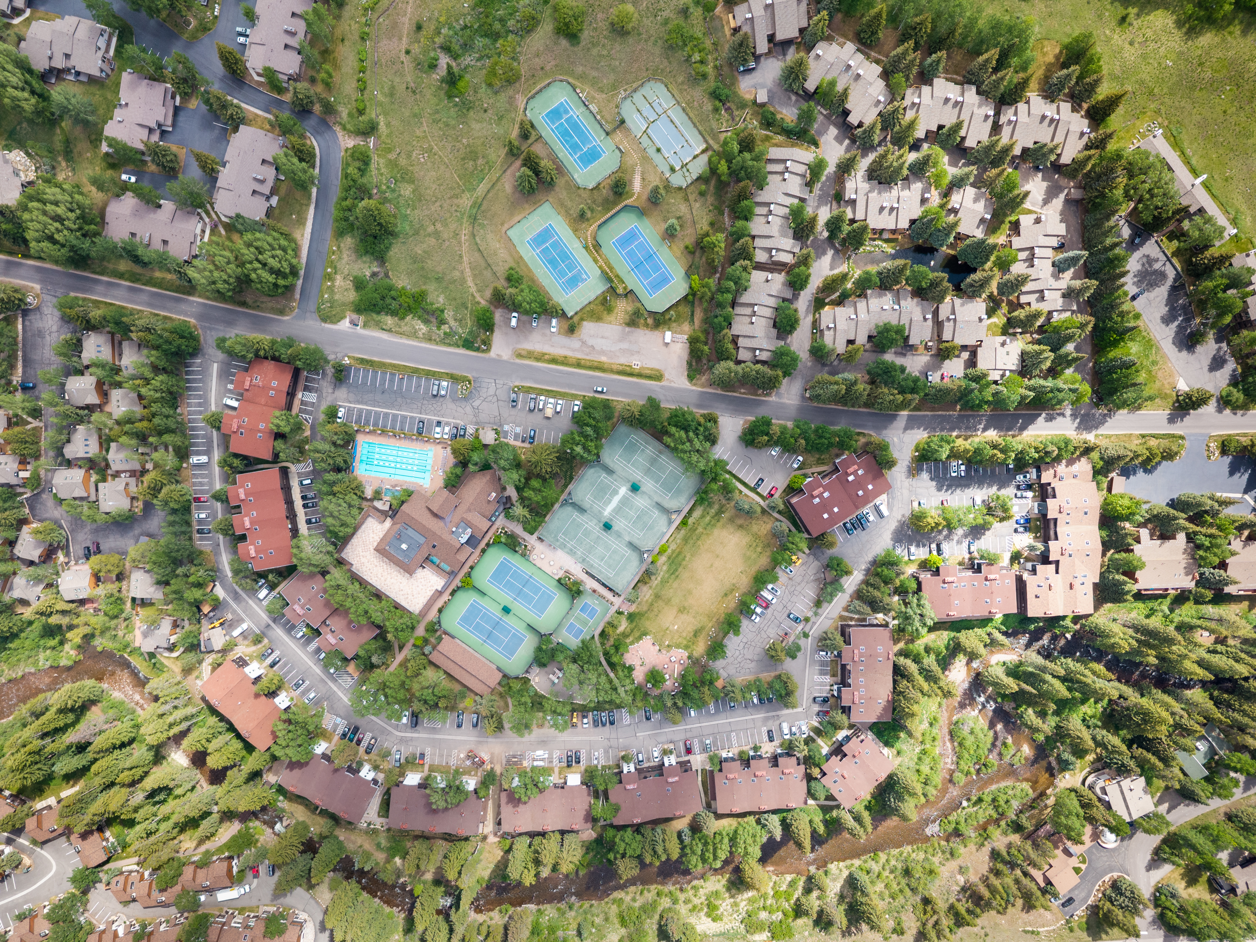  Located a Sweeping Bend of Gore Creek with Resort-Style Amenities - 物件實景