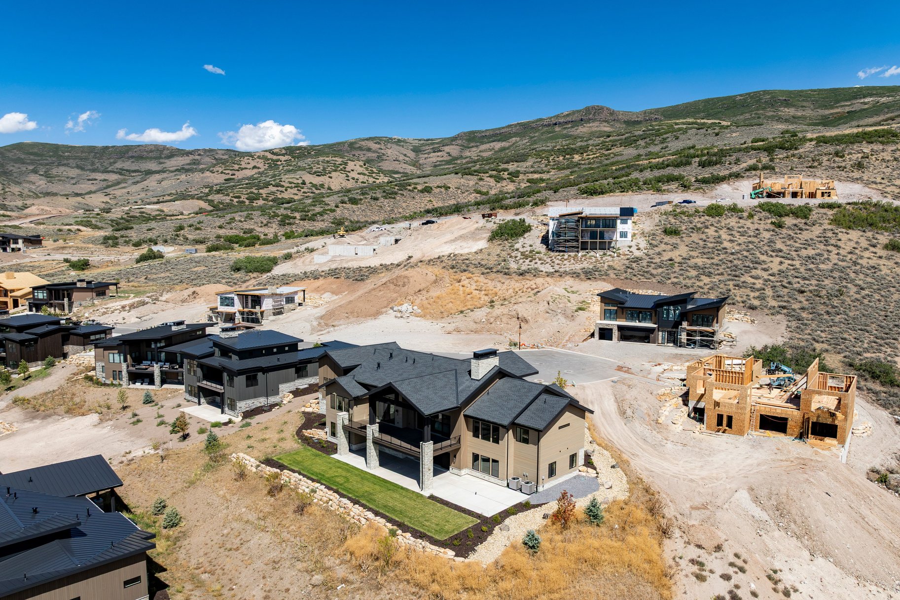  Upgraded Luxury Living with Panoramic Mountain Views - 物件實景