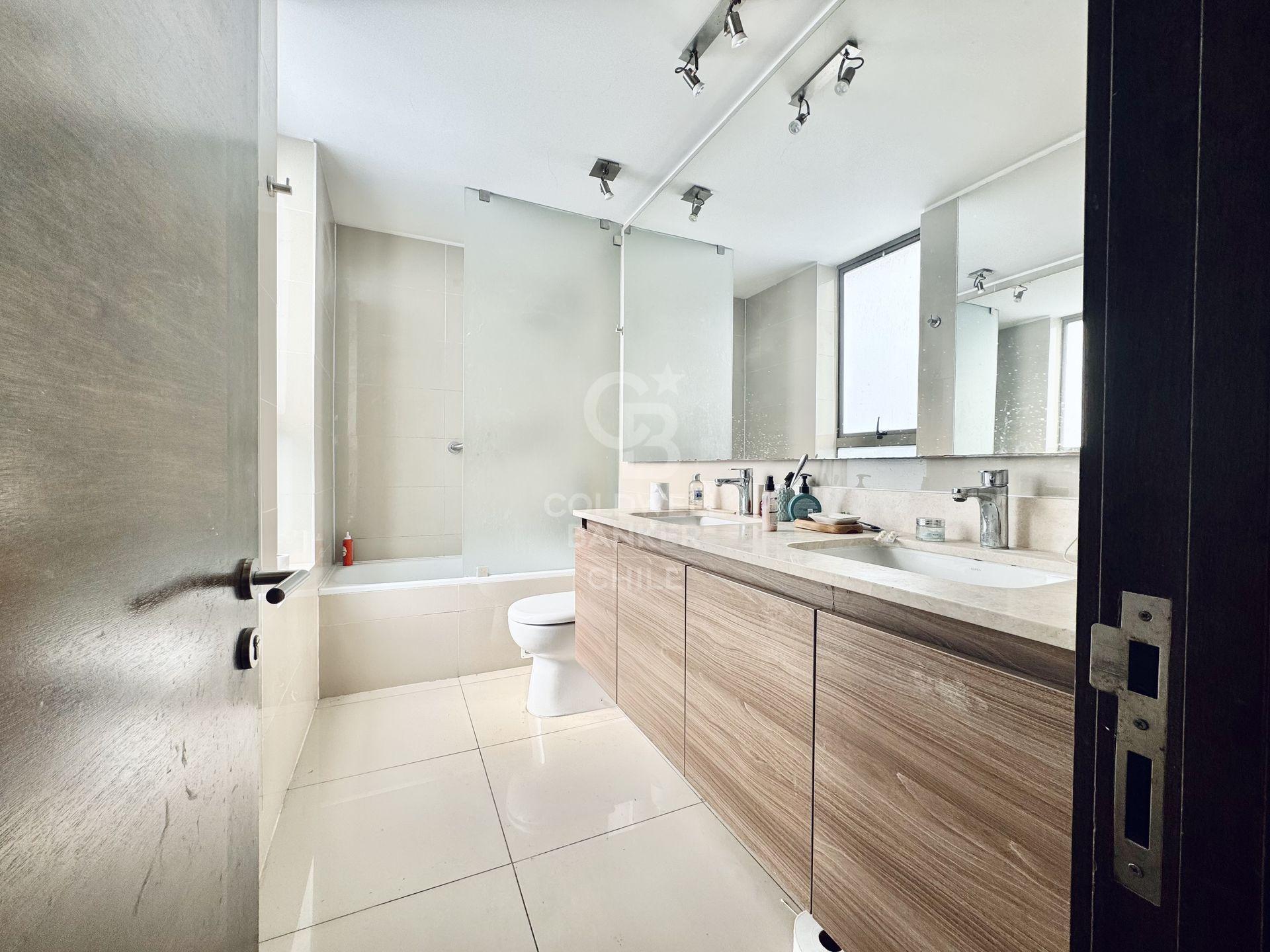 Las Condes, Chile, 4 Bedrooms Bedrooms, ,3 BathroomsBathrooms,Residential,For Sale,1859917