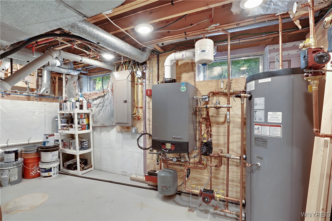 Lewiston, New York, 14092, United States, 4 Bedrooms Bedrooms, ,3 BathroomsBathrooms,Residential,For Sale,1916112