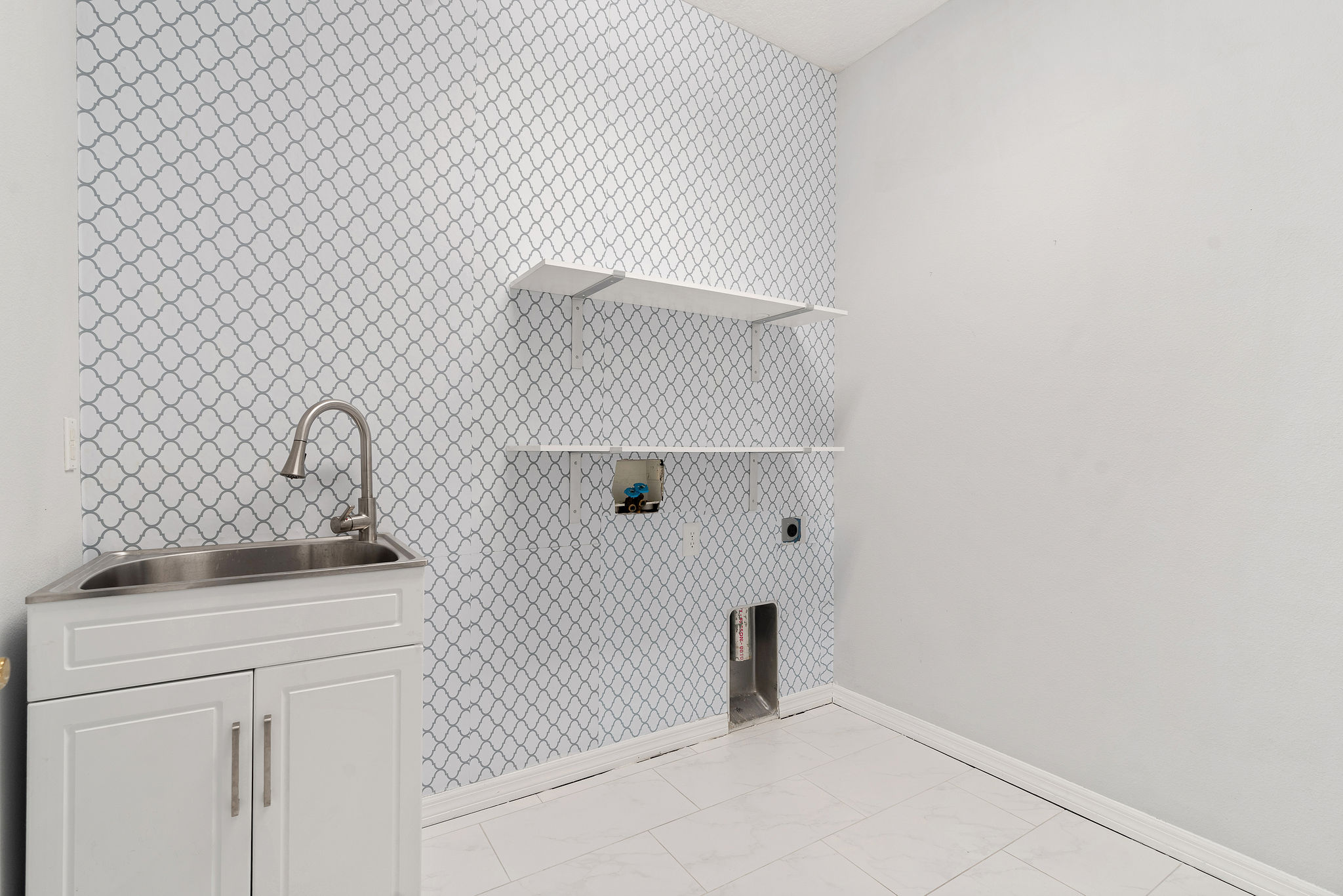 Largo, Florida, 33771, United States, 5 Bedrooms Bedrooms, ,3 BathroomsBathrooms,Residential,For Sale,1980944