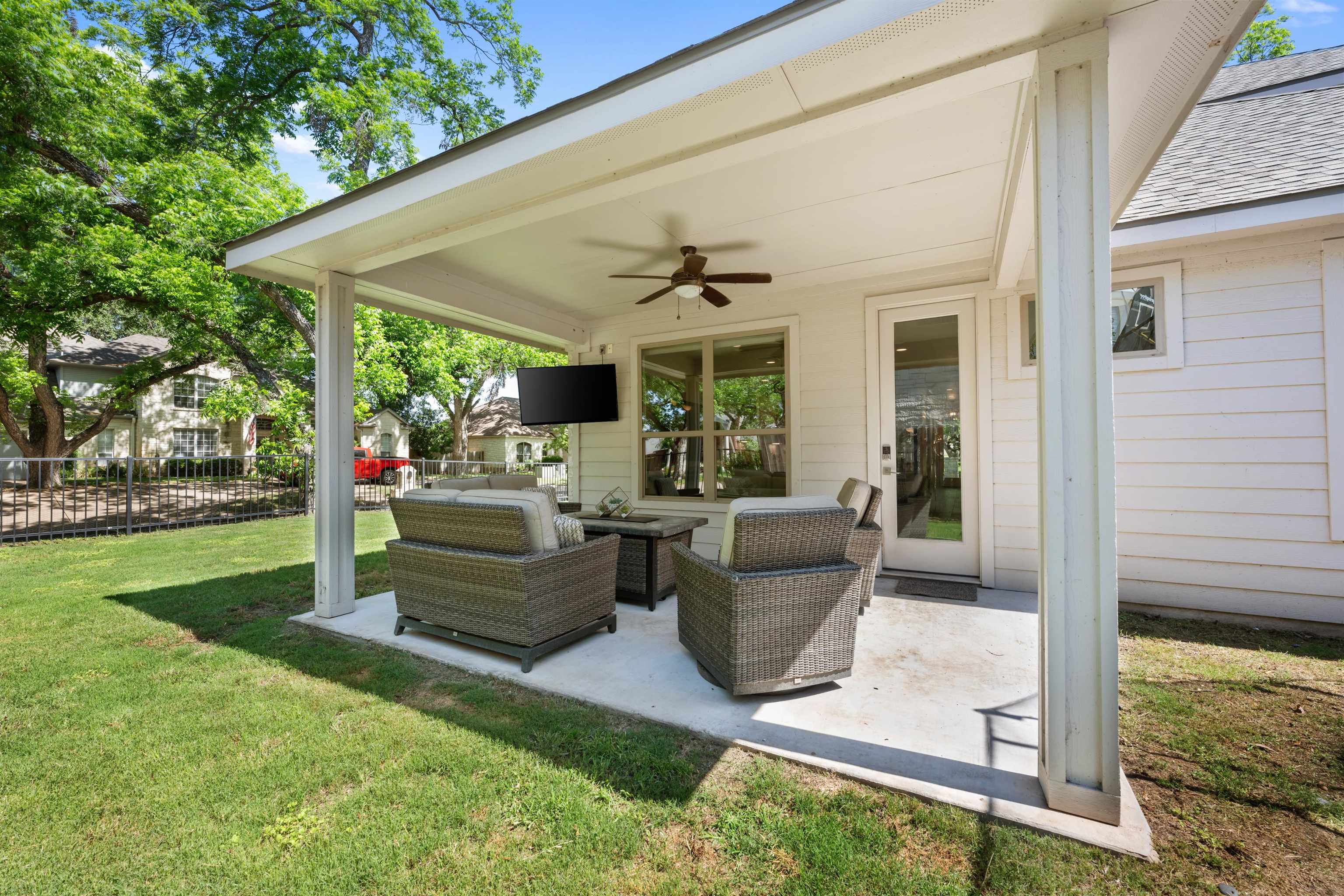 Meadowlakes, Texas, 78654, United States, 5 Bedrooms Bedrooms, ,4 BathroomsBathrooms,Residential,For Sale,1796370