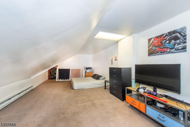 Belleville Twp., New Jersey, 07109, United States, 8 Bedrooms Bedrooms, ,3 BathroomsBathrooms,Residential,For Sale,1989037