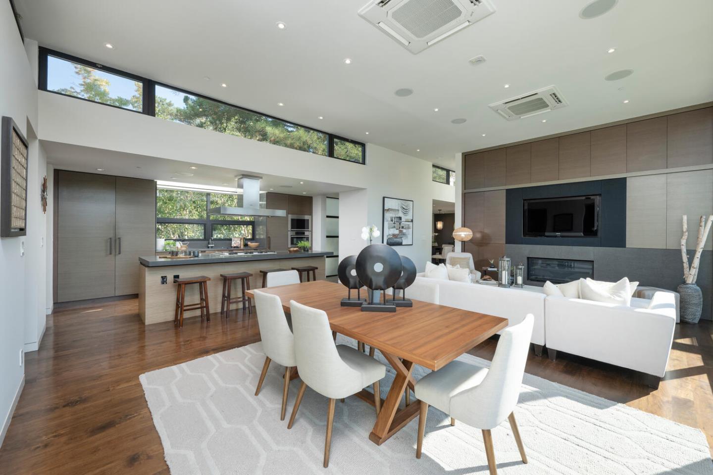 Hillsborough, California, 94010, United States, 4 Bedrooms Bedrooms, ,4 BathroomsBathrooms,Residential,For Sale,1940543