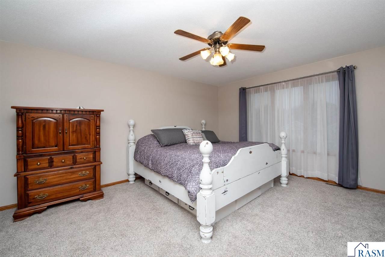 North Mankato, Minnesota, 56003, United States, 5 Bedrooms Bedrooms, ,3 BathroomsBathrooms,Residential,For Sale,1998081