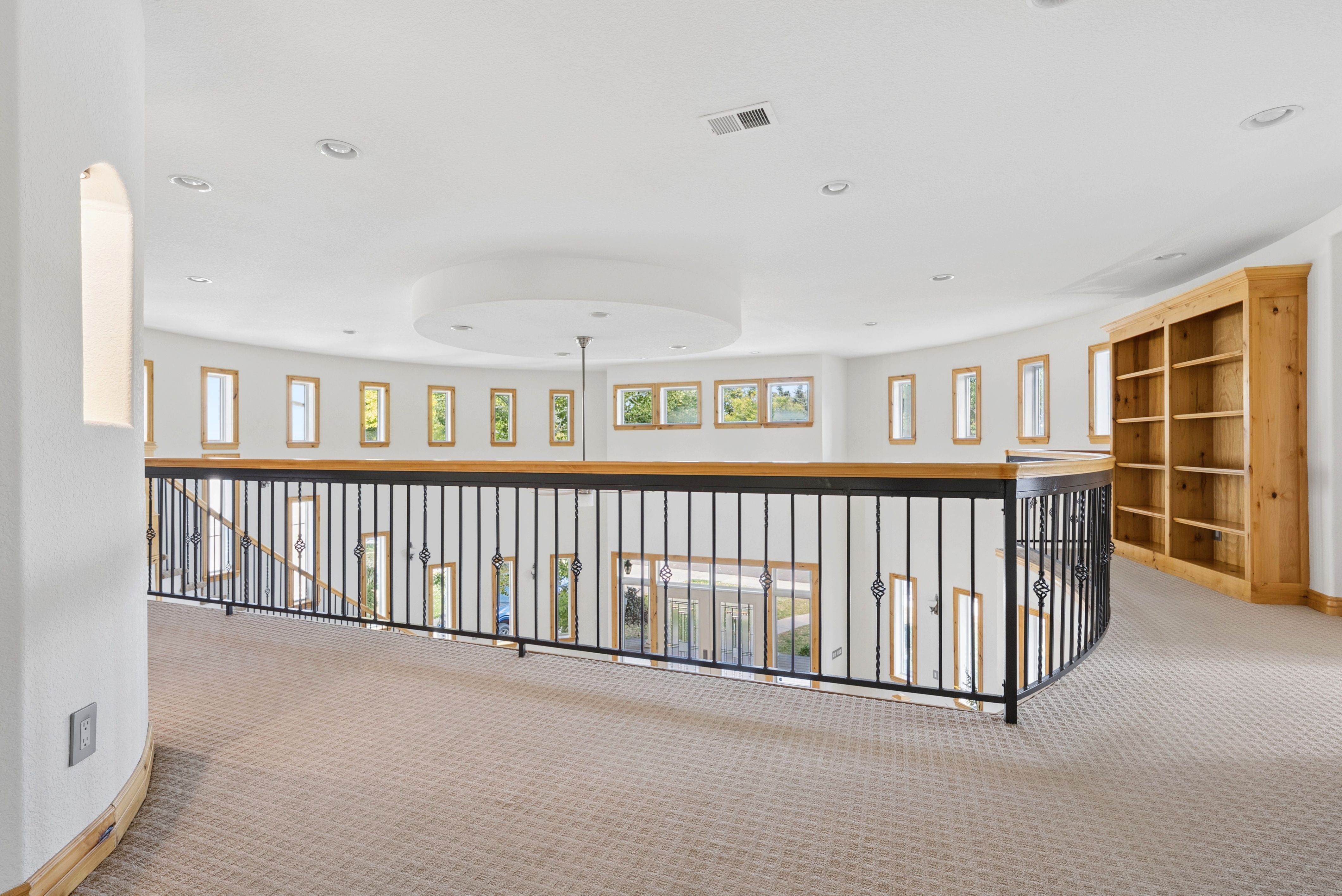  2895 S Cook Street  Finished Walkout Home - 物件實景