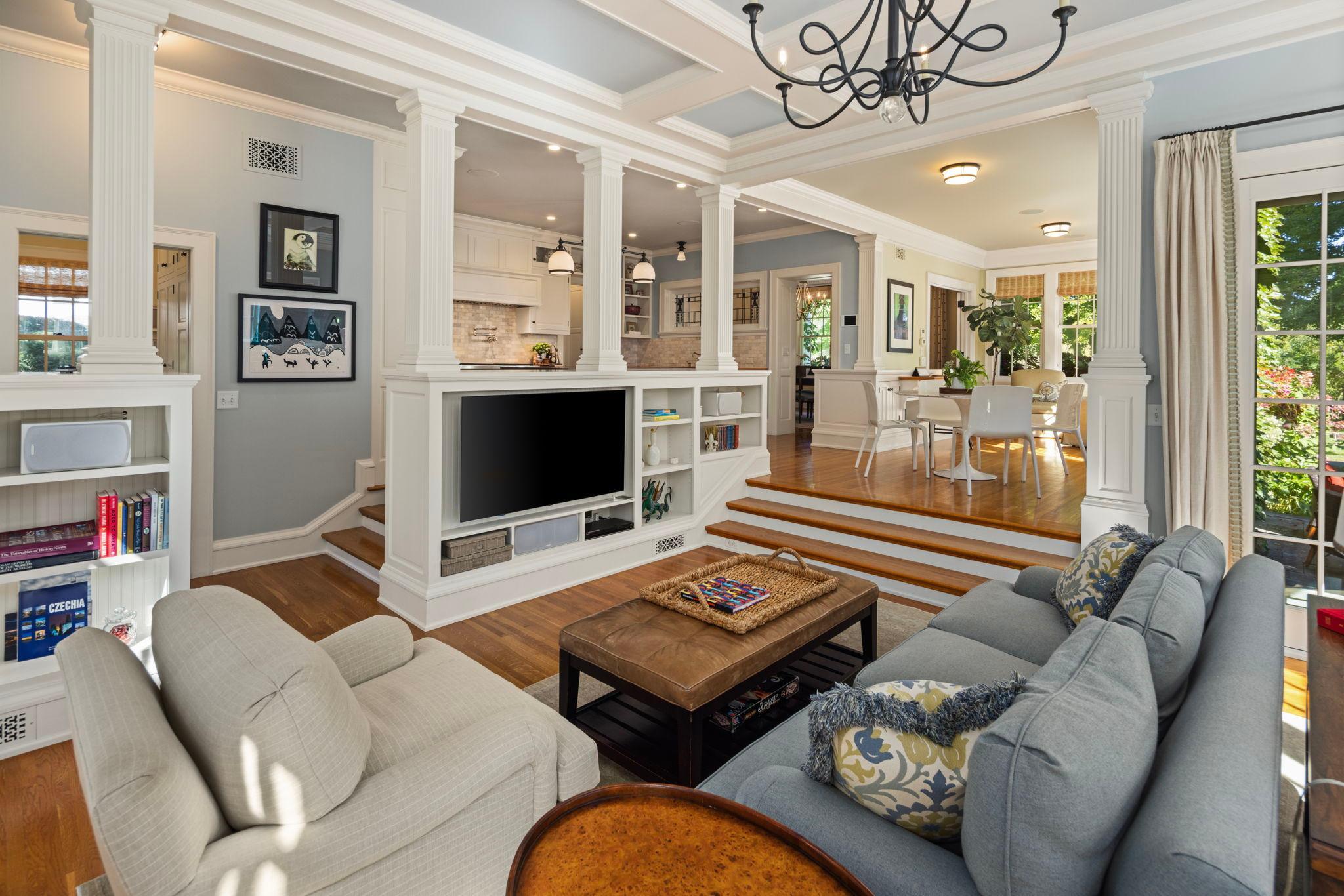 Minneapolis, Minnesota, 55405, United States, 5 Bedrooms Bedrooms, ,3 BathroomsBathrooms,Residential,For Sale,2000918