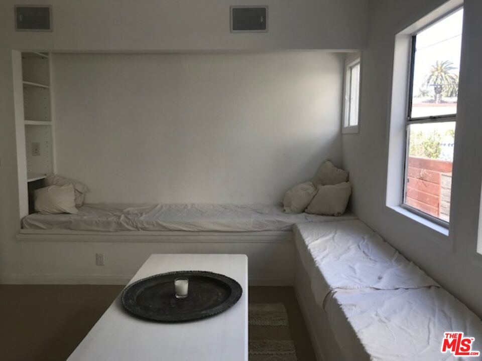 Venice, California, 90291, United States, 2 Bedrooms Bedrooms, ,2 BathroomsBathrooms,Residential,For Sale,1993237