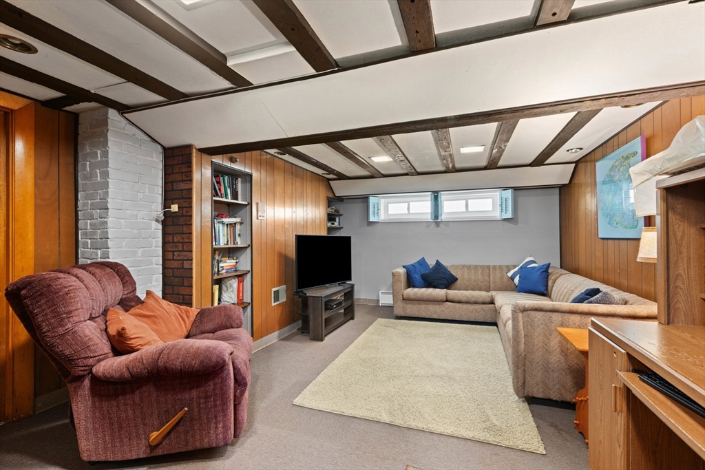 Medford, Massachusetts, 02155, United States, 3 Bedrooms Bedrooms, ,2 BathroomsBathrooms,Residential,For Sale,1923943