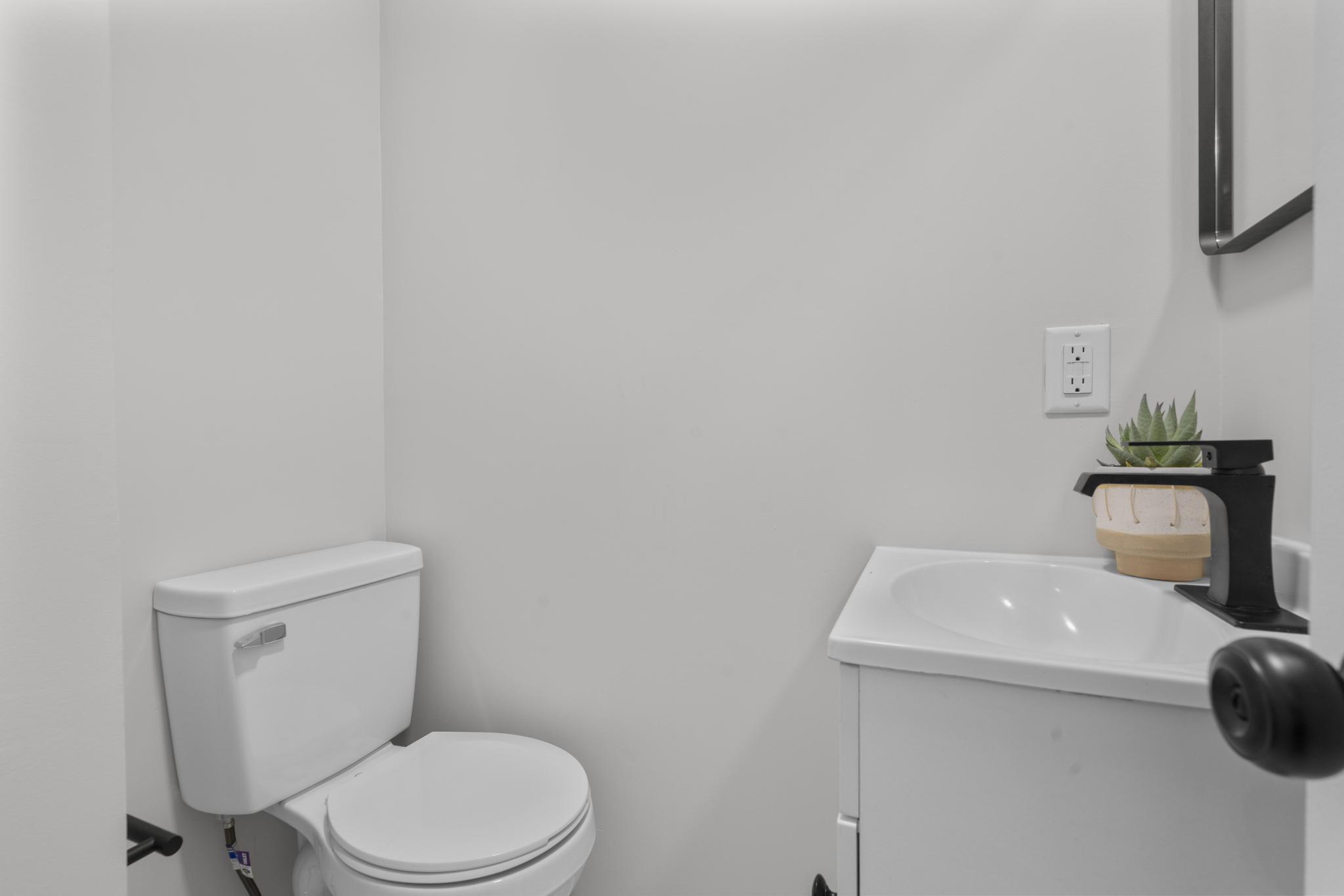 Newtown, Connecticut, 06482, United States, 4 Bedrooms Bedrooms, ,3 BathroomsBathrooms,Residential,For Sale,1991779