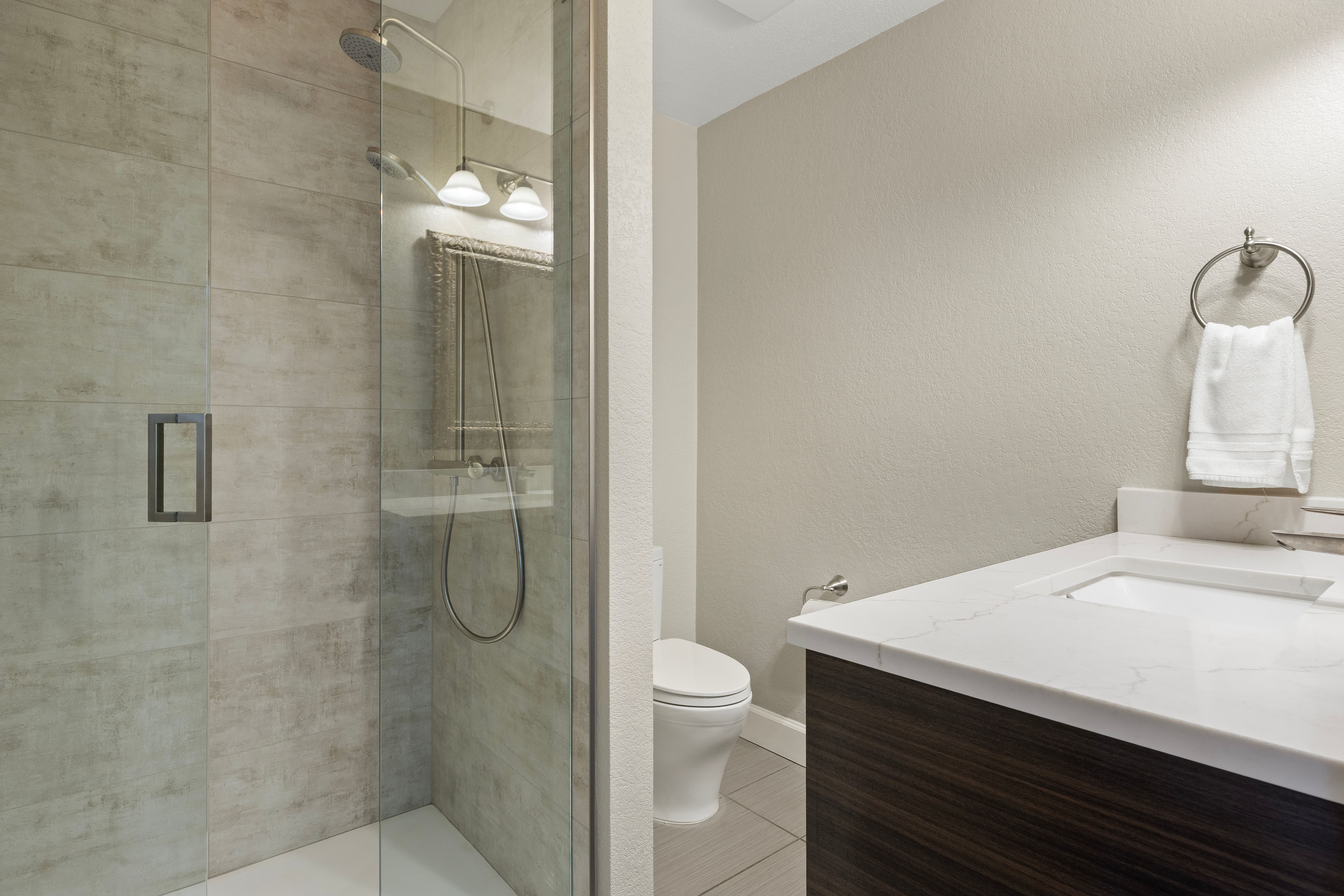  Extensively Renovated 4 Bedroom  4 Bathroom In Highly Desirable Charter Oaks - 物件實景