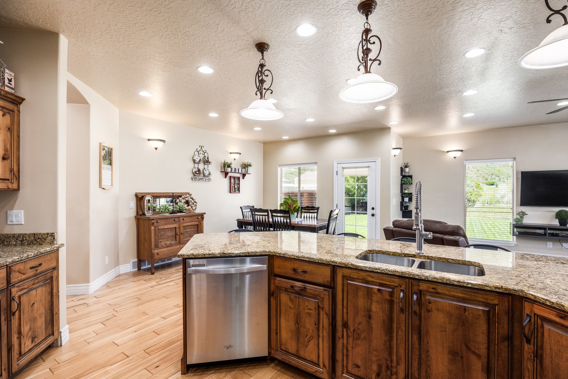 4,000+ SF Home, 1 Acre, Duchesne River Fly Fishing Easement - 物件實景