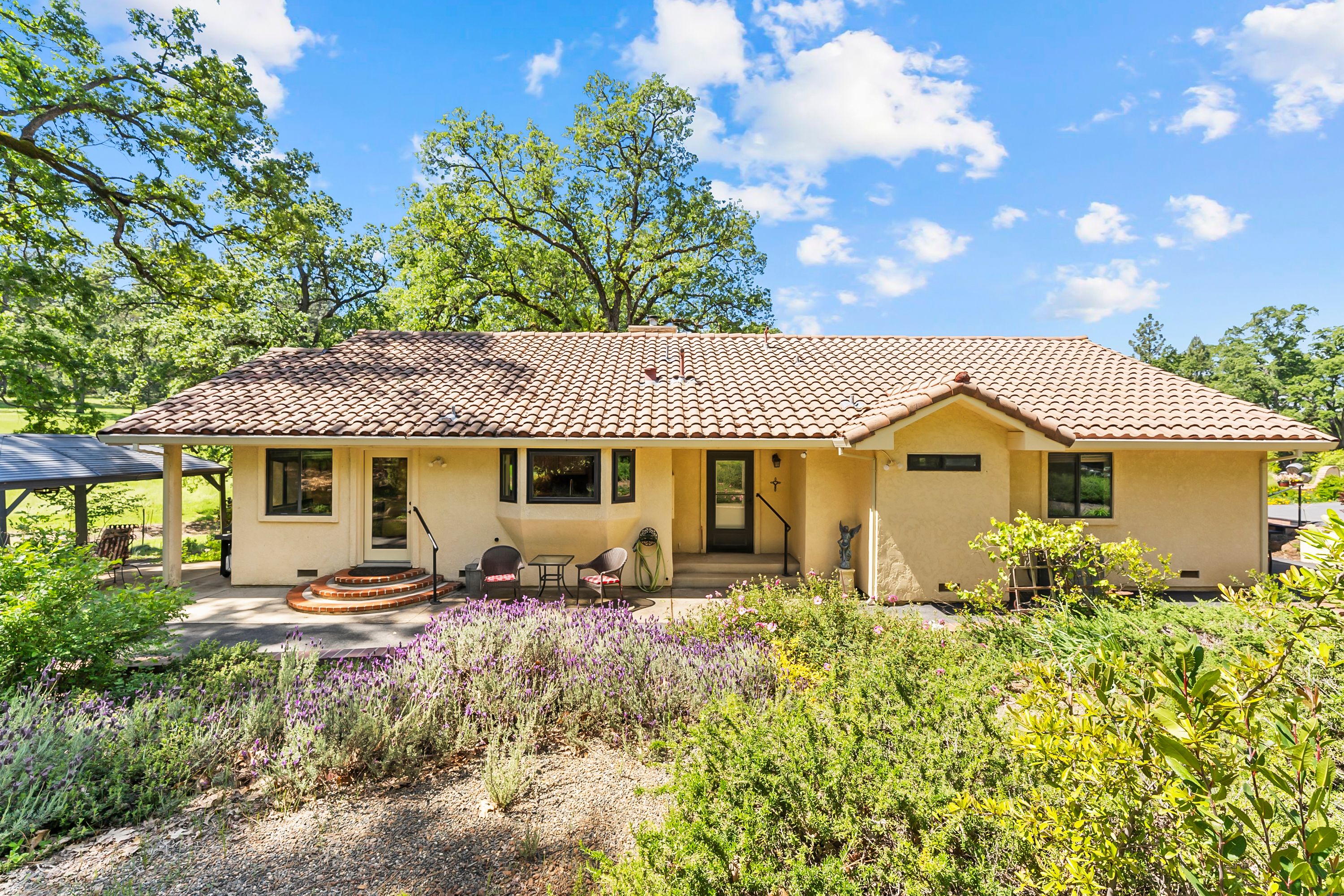  21 Acres - Gated - Renovated - 物件實景