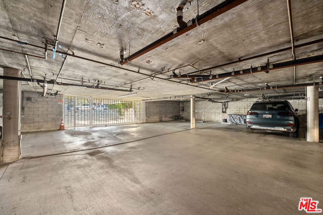 Santa Monica, California, 90404, United States, 3 Bedrooms Bedrooms, ,3 BathroomsBathrooms,Residential,For Sale,1779157