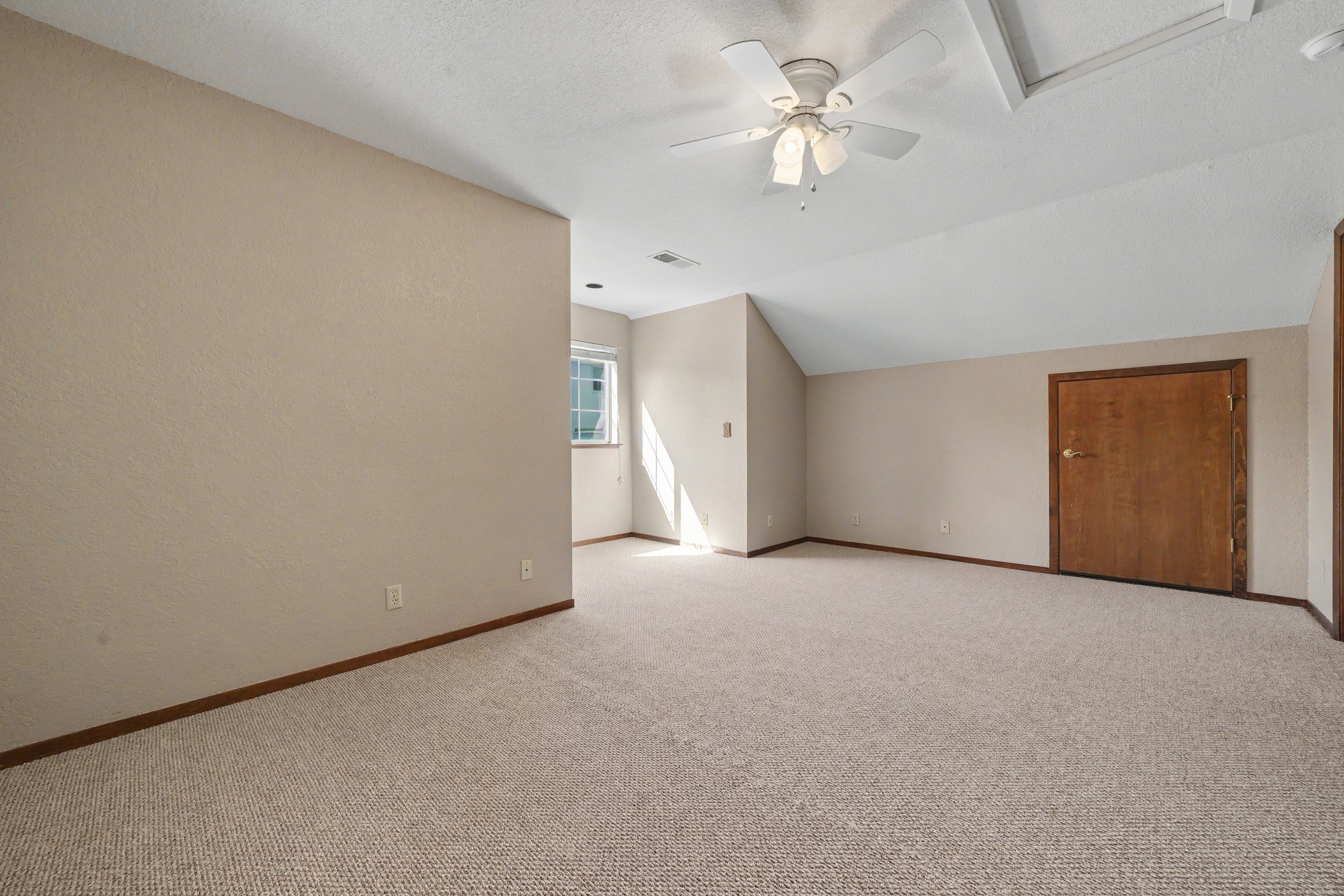  Spacious Sutter Creek Home with Hillside Views and Endless Potential - 物件實景