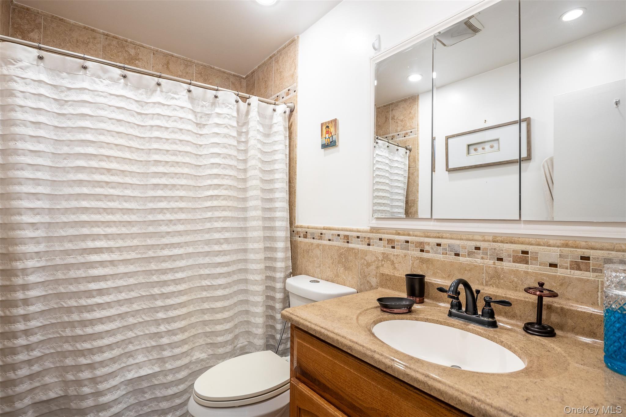 Port Jefferson Station, New York, 11776, United States, 3 Bedrooms Bedrooms, ,2 BathroomsBathrooms,Residential,For Sale,1938737